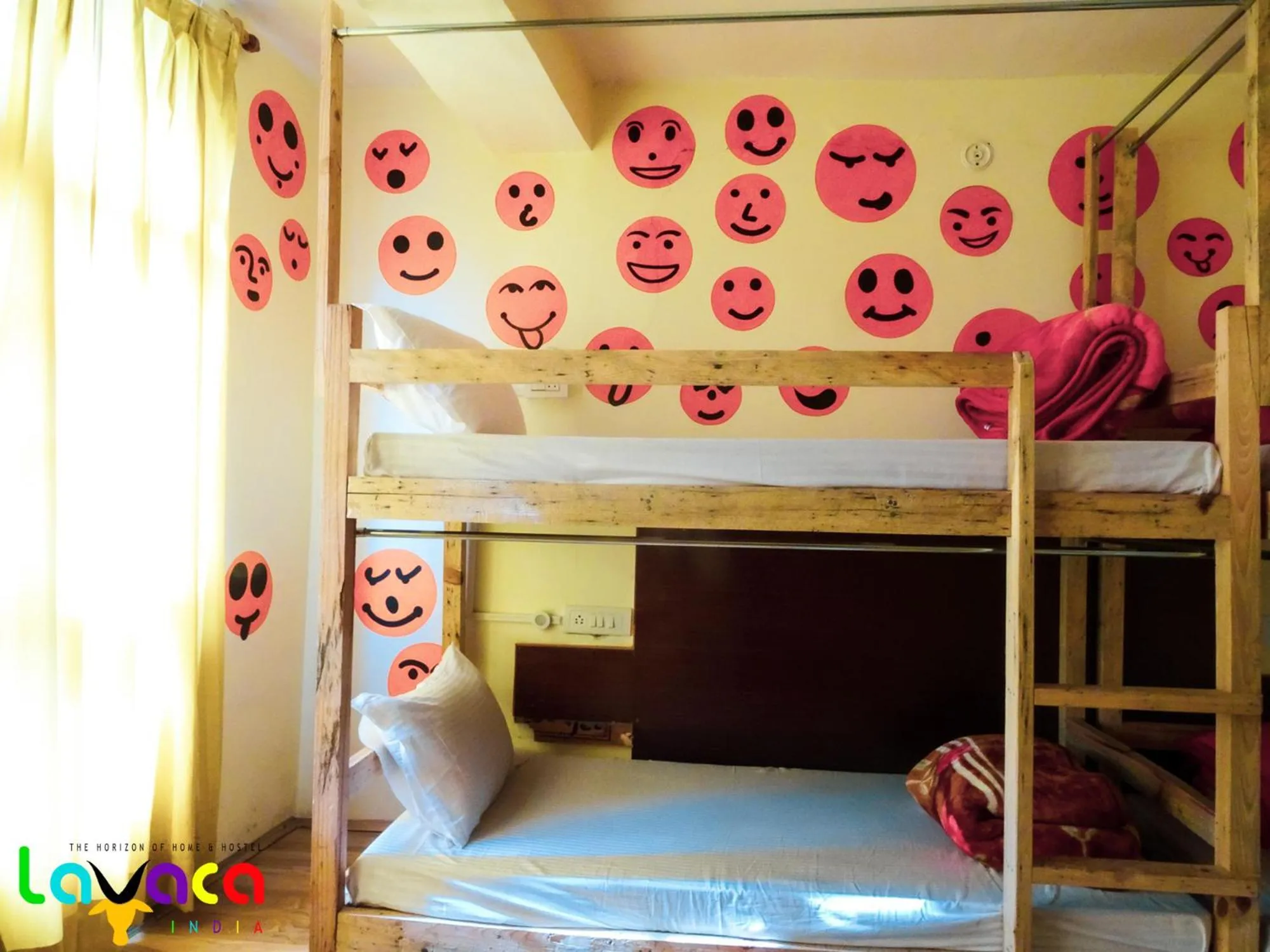bunk bed, Bed in La Vaca India Manali