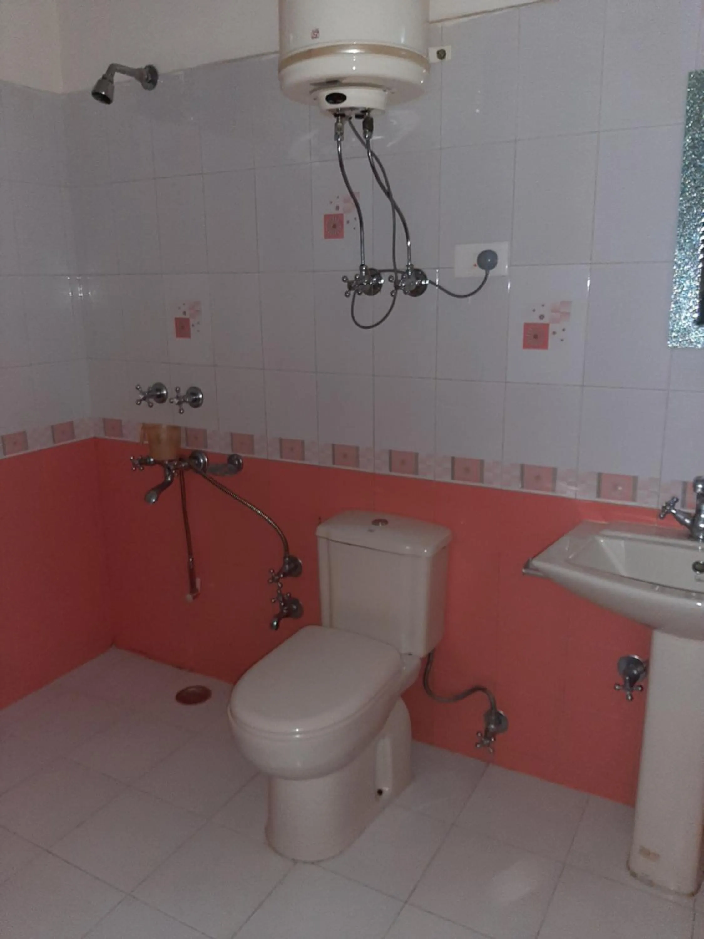 Bathroom in La Vaca India Manali