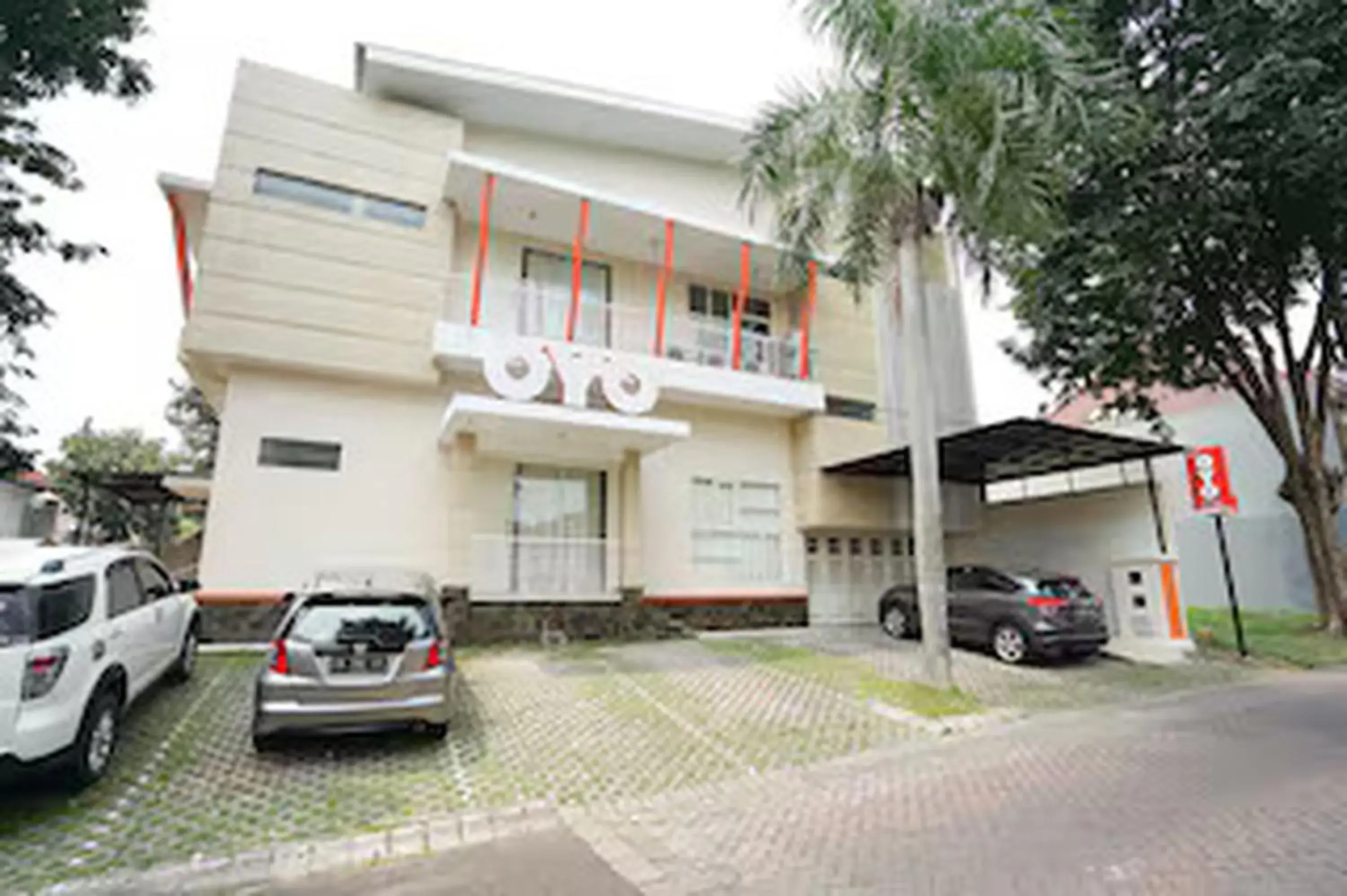 Facade/entrance in Hotel O Menjangan Residence at Citraland 1 Facade/entrance in Hotel O Menjangan Residence at Citraland 1