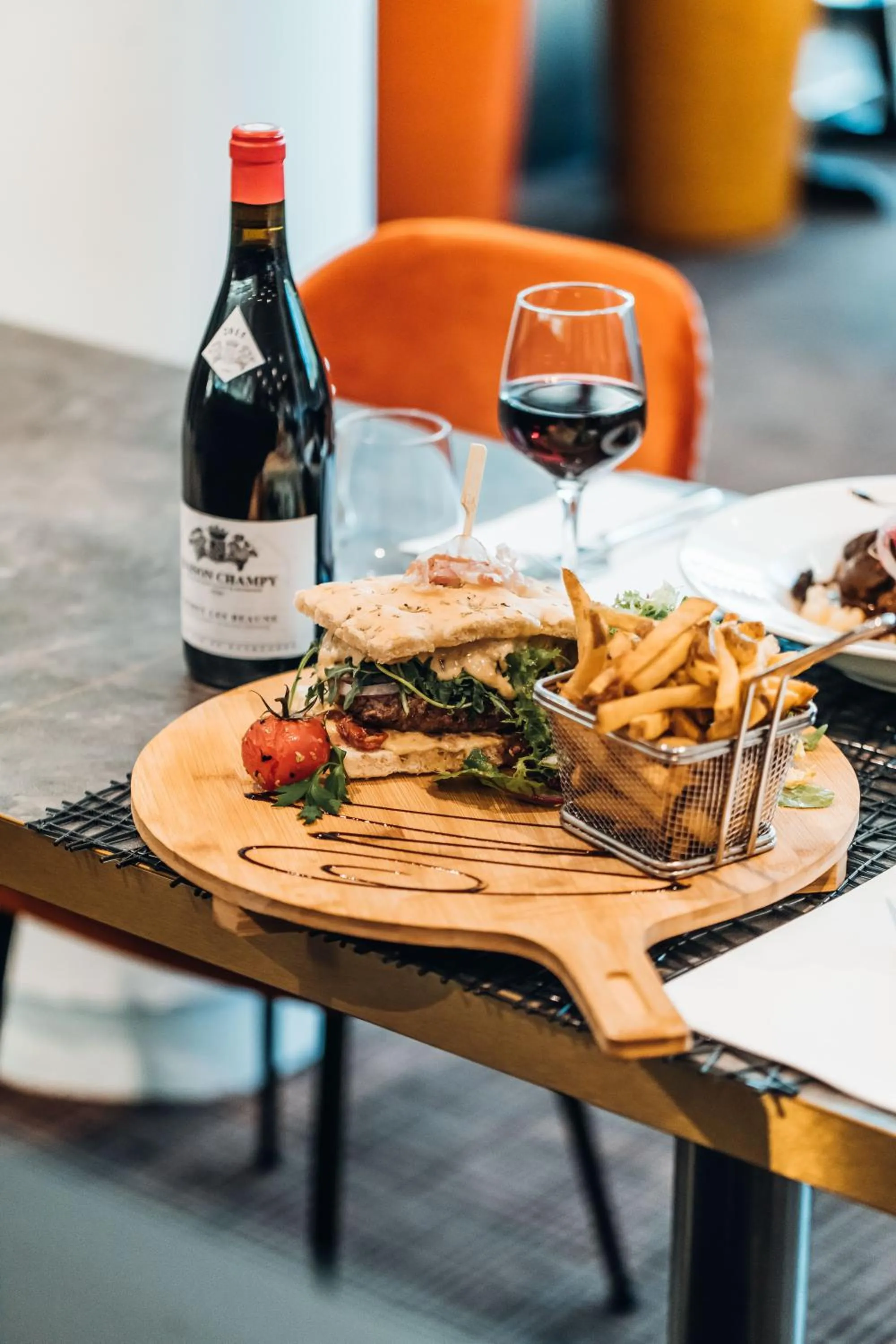 Restaurant/places to eat in Mercure Aix-en-Provence La Duranne Gare TGV