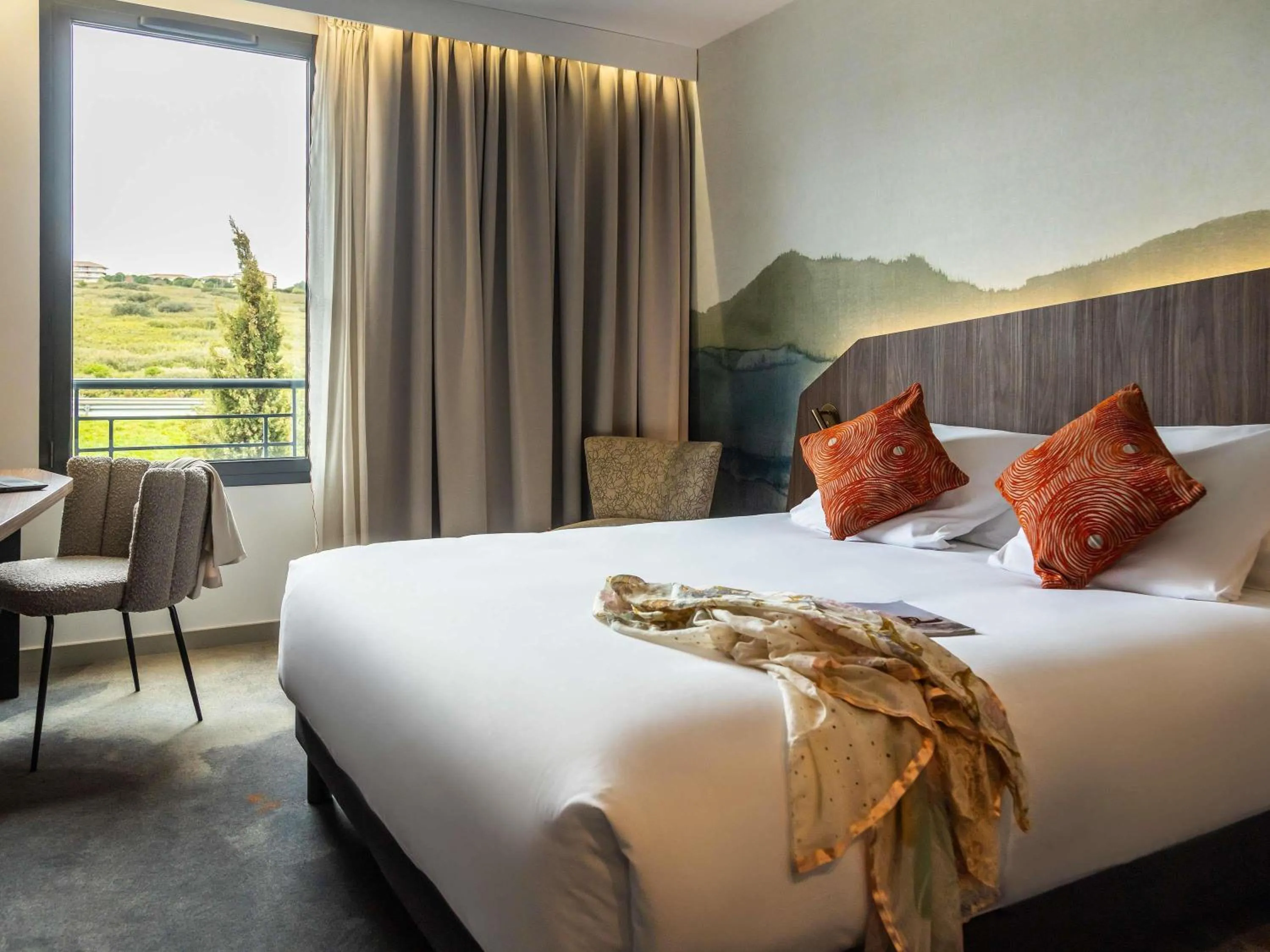 Bedroom, Bed in Mercure Aix-en-Provence La Duranne Gare TGV