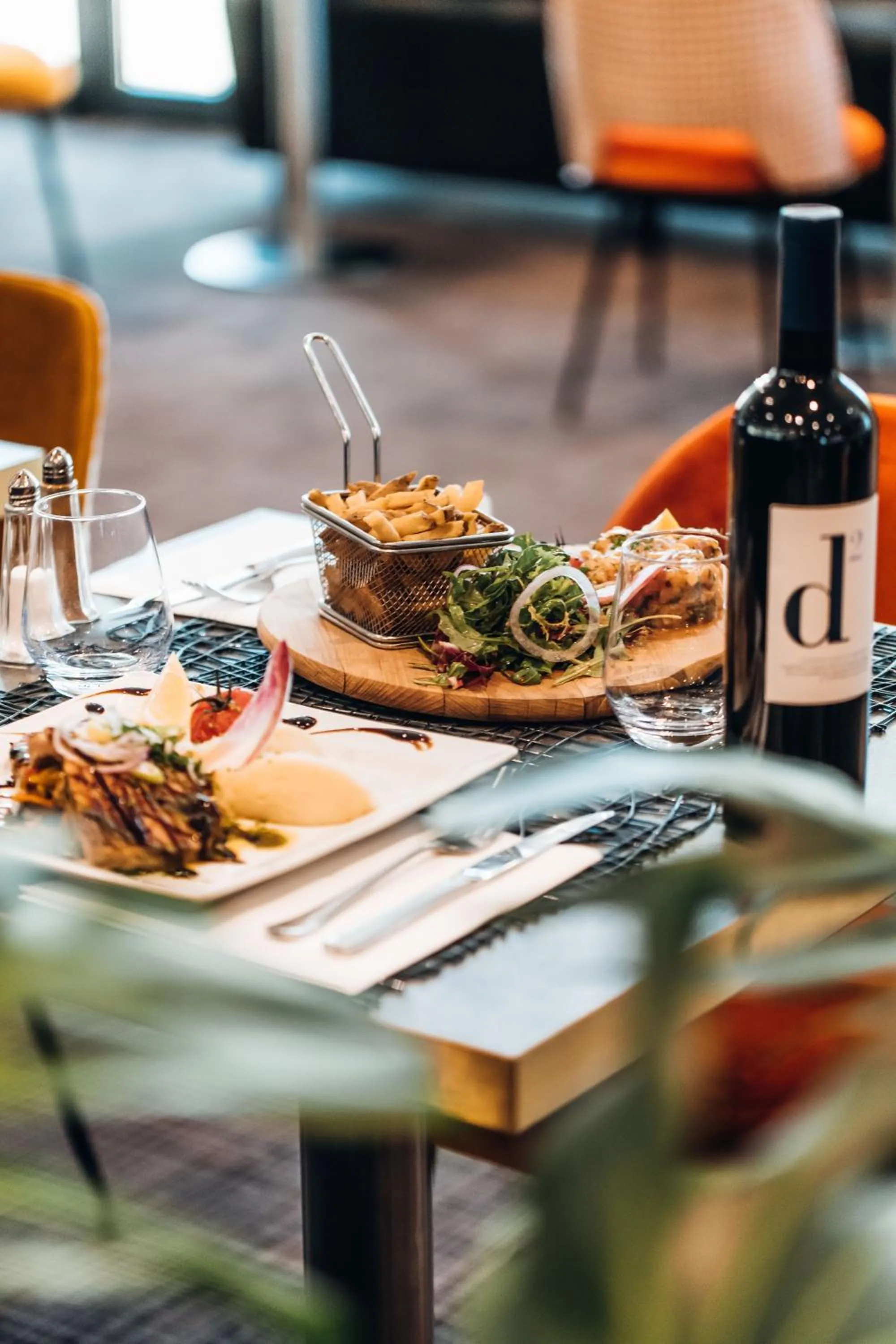 Restaurant/places to eat in Mercure Aix-en-Provence La Duranne Gare TGV