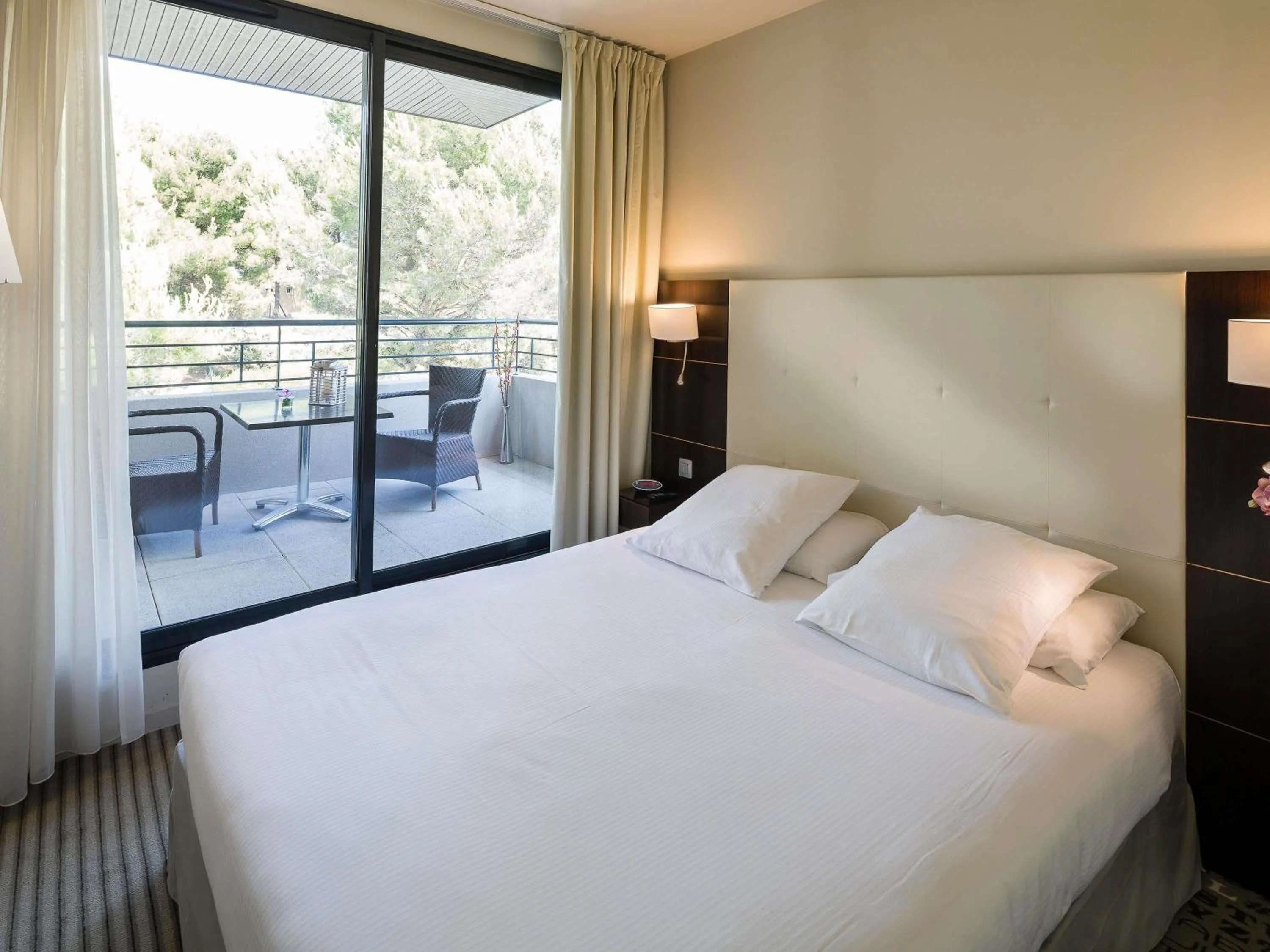 Bed in Mercure Aix-en-Provence La Duranne Gare TGV