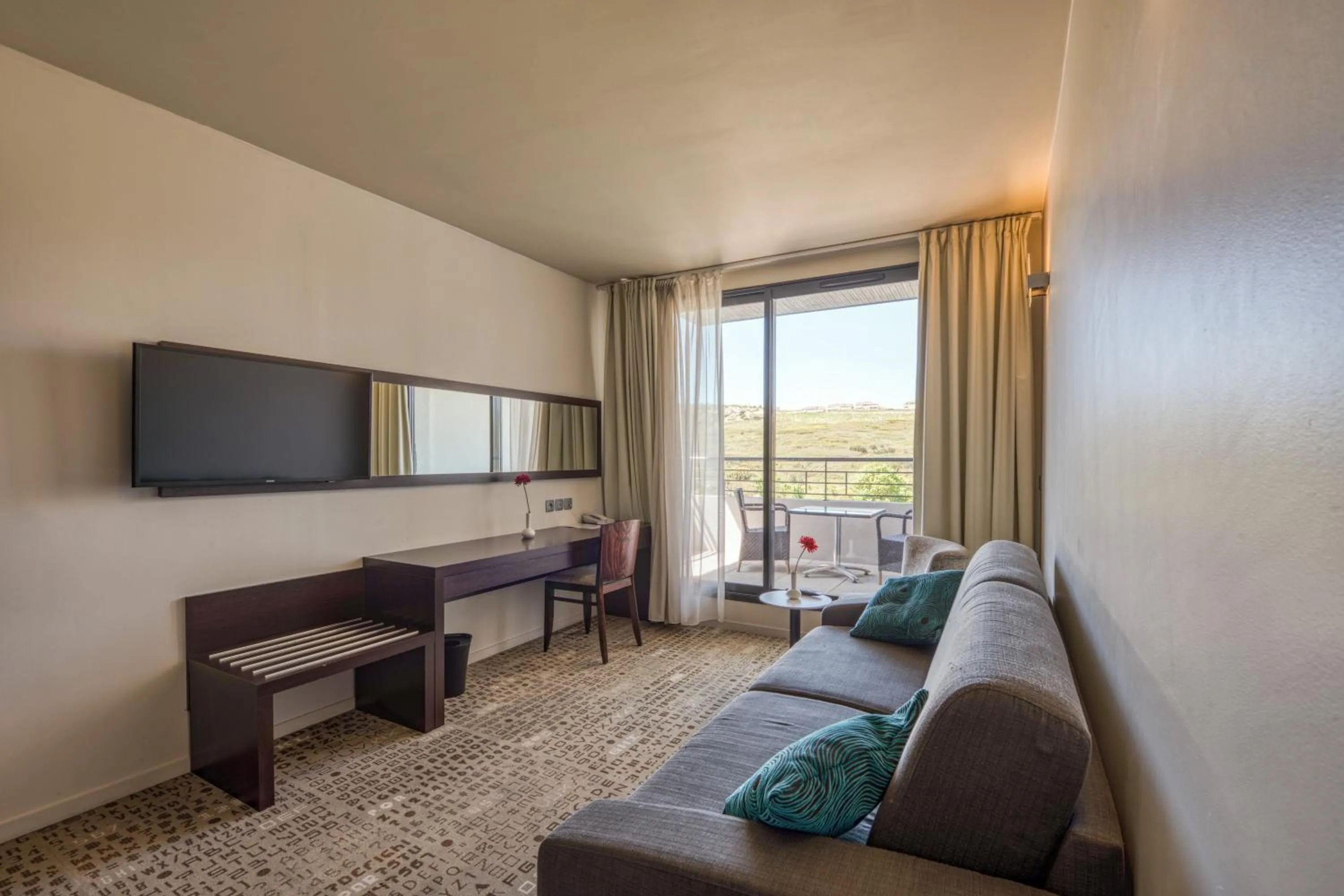 Bedroom in Mercure Aix-en-Provence La Duranne Gare TGV