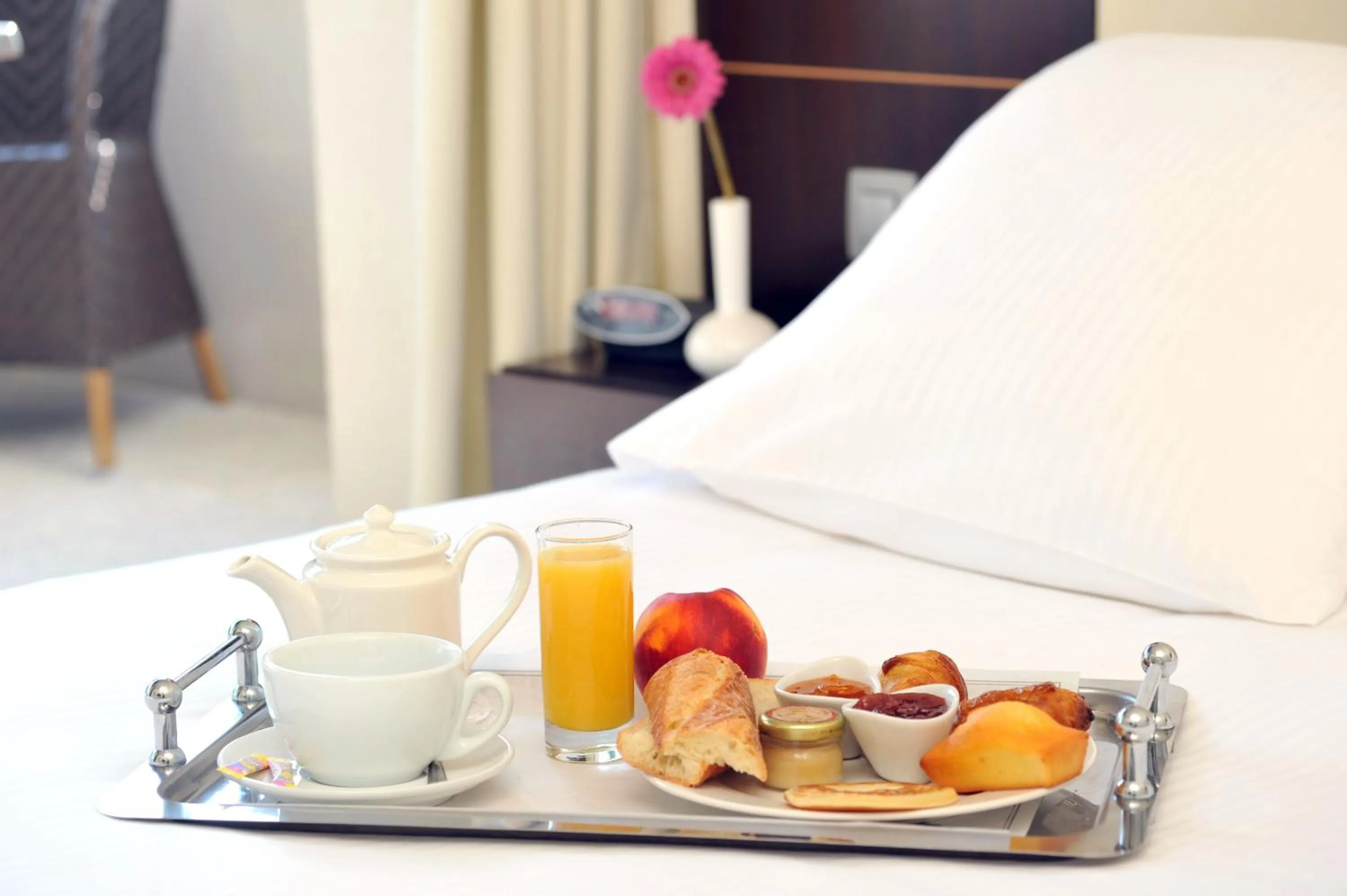 Food and drinks, Bed in Mercure Aix-en-Provence La Duranne Gare TGV
