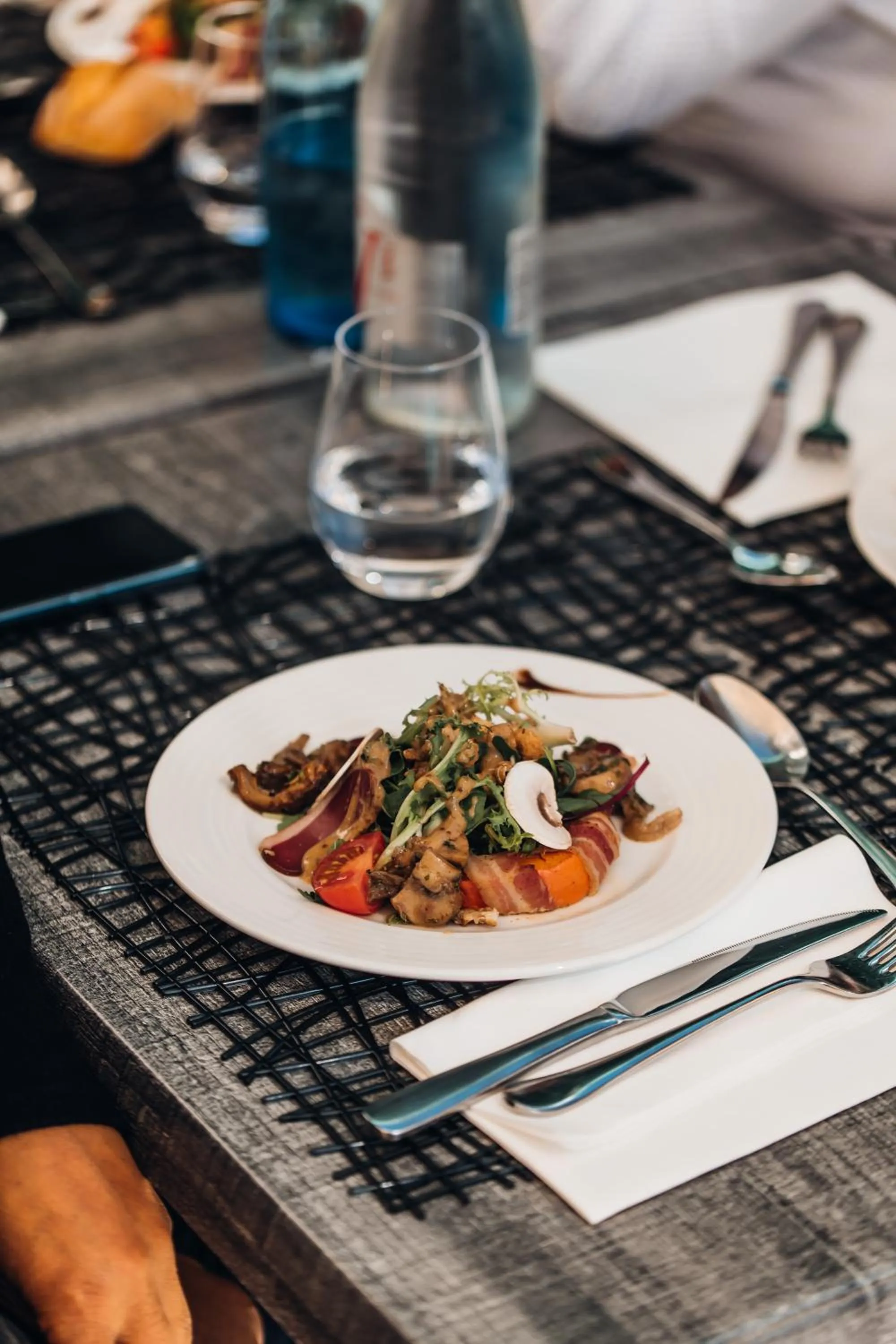 Restaurant/places to eat in Mercure Aix-en-Provence La Duranne Gare TGV