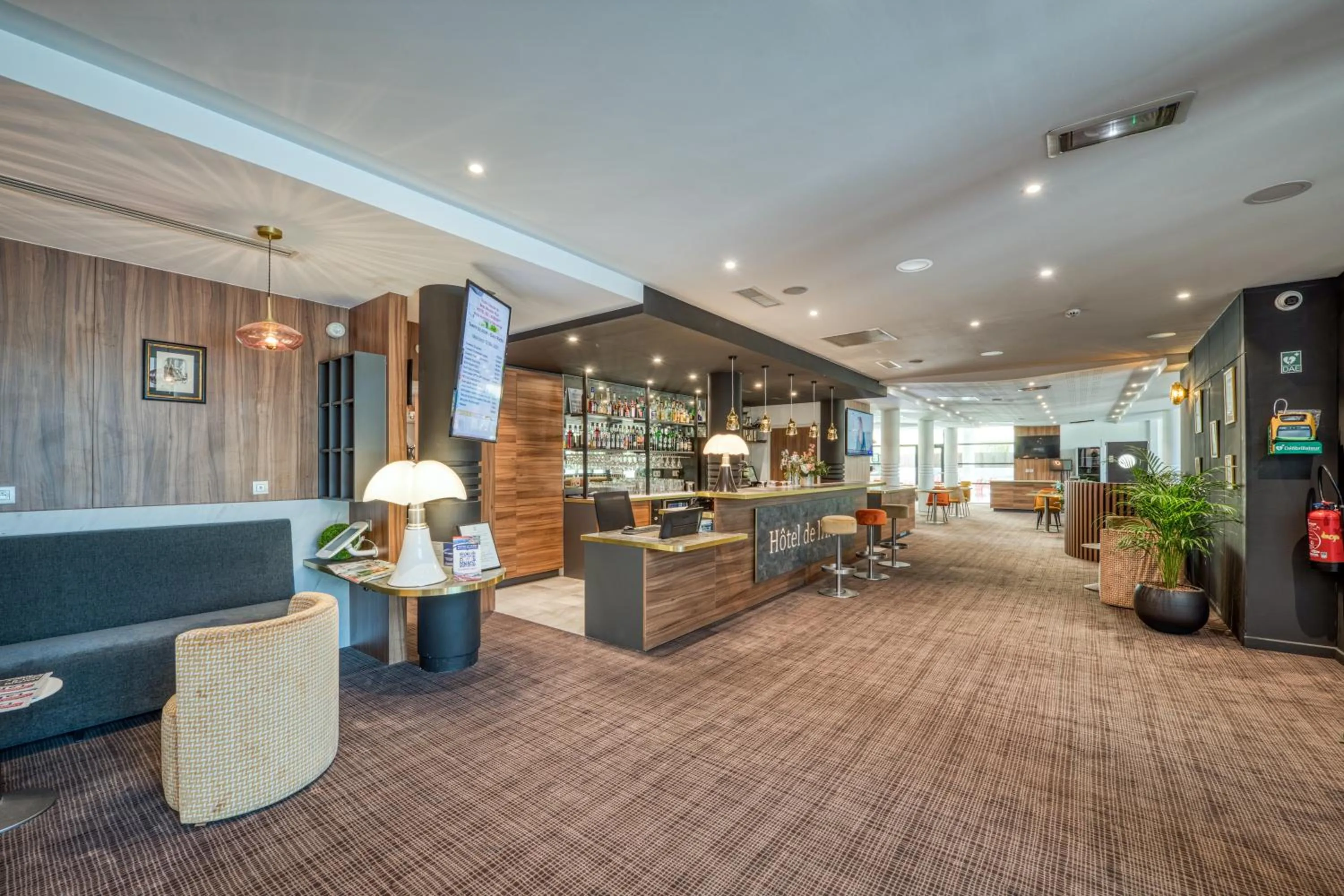 Lobby or reception in Mercure Aix-en-Provence La Duranne Gare TGV
