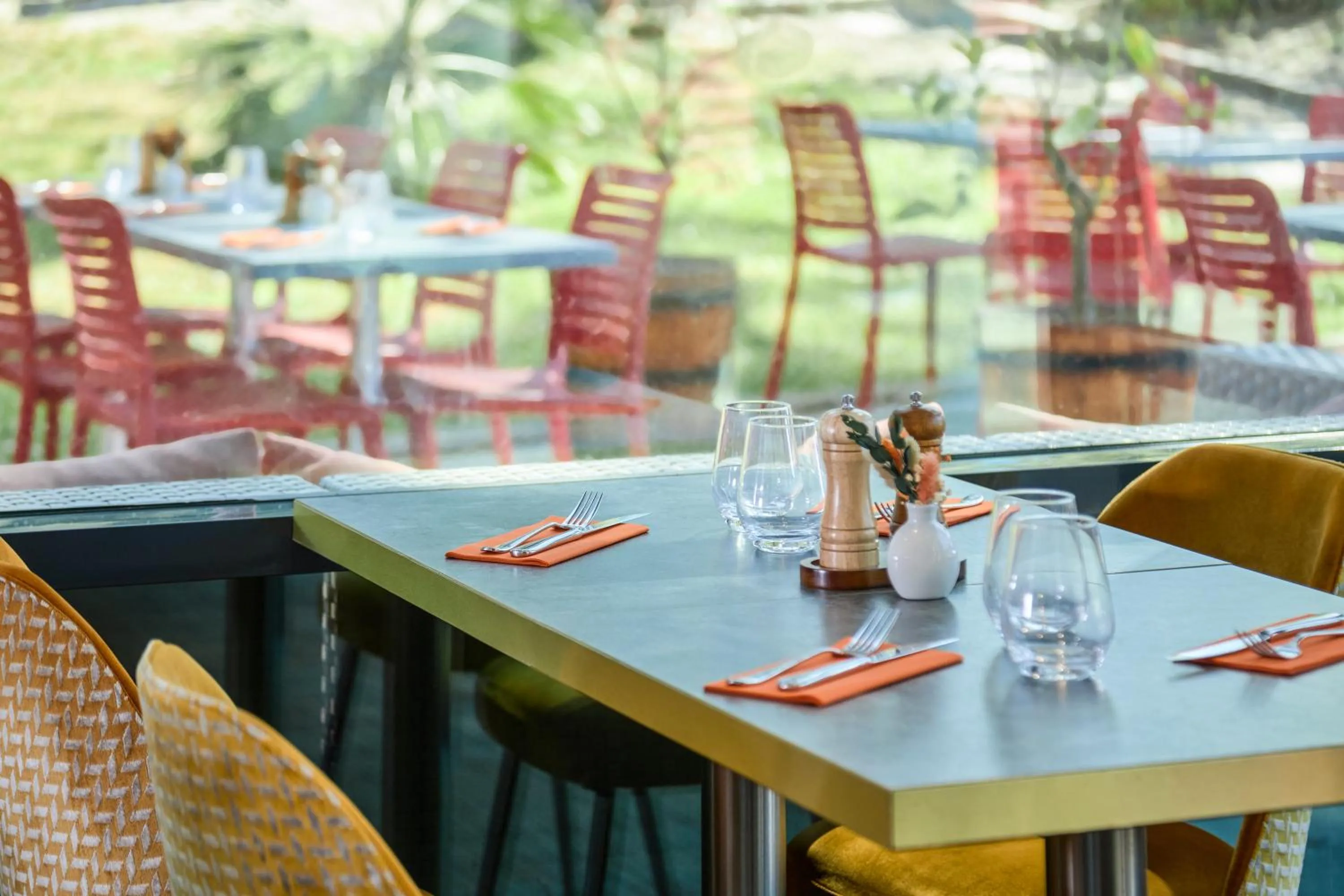 Restaurant/places to eat in Mercure Aix-en-Provence La Duranne Gare TGV