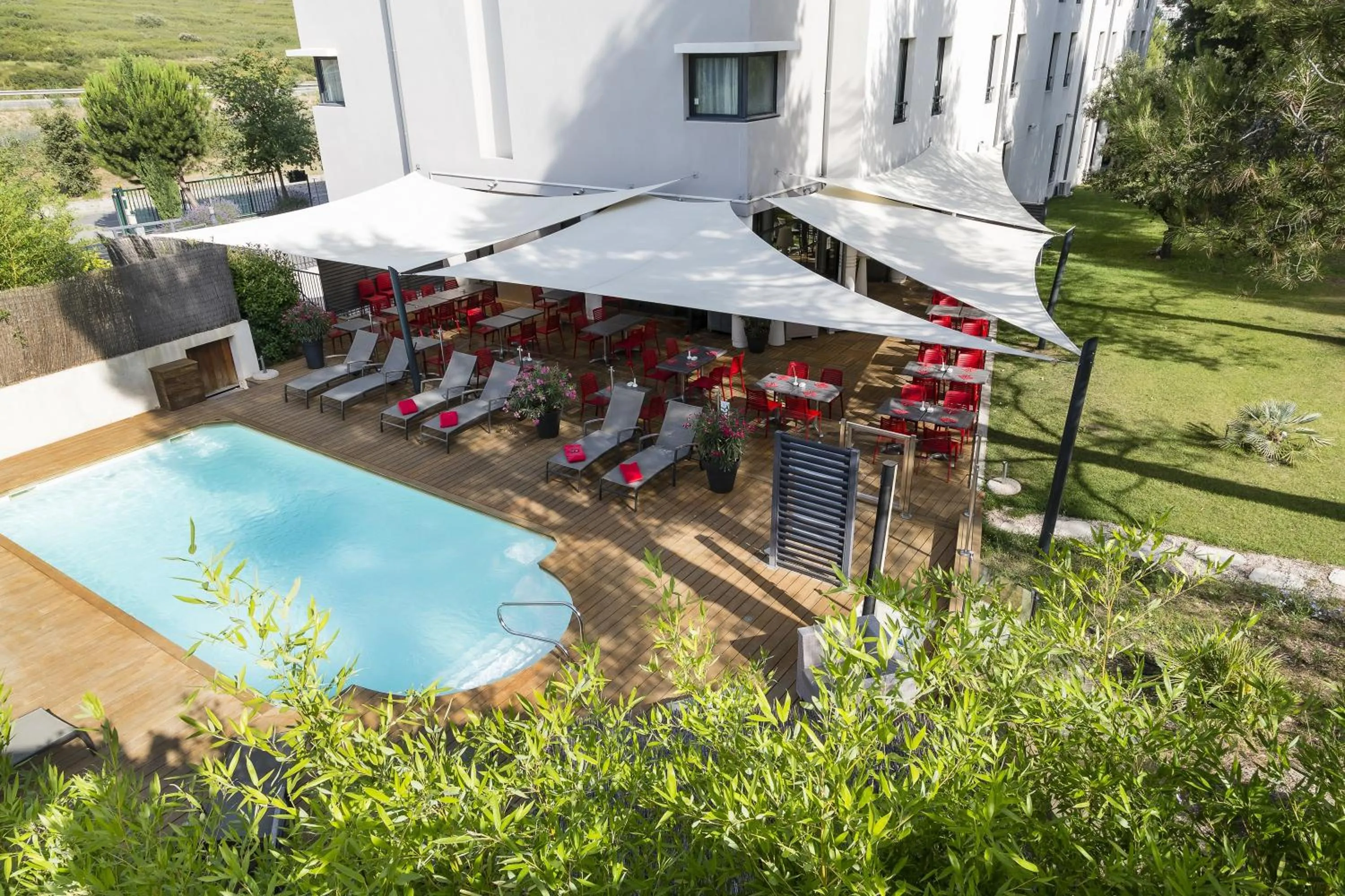 Swimming pool in Mercure Aix-en-Provence La Duranne Gare TGV