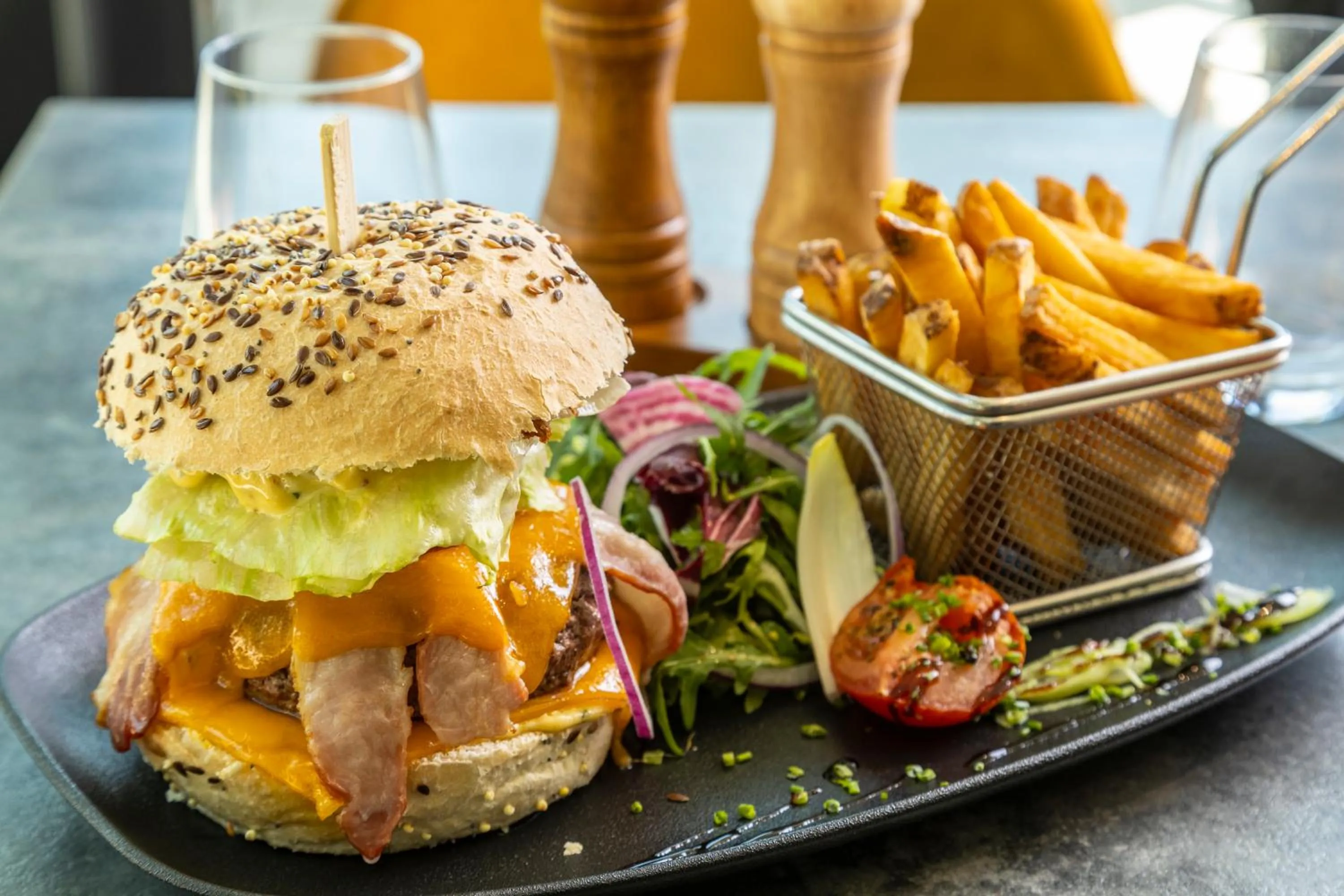 Restaurant/places to eat in Mercure Aix-en-Provence La Duranne Gare TGV