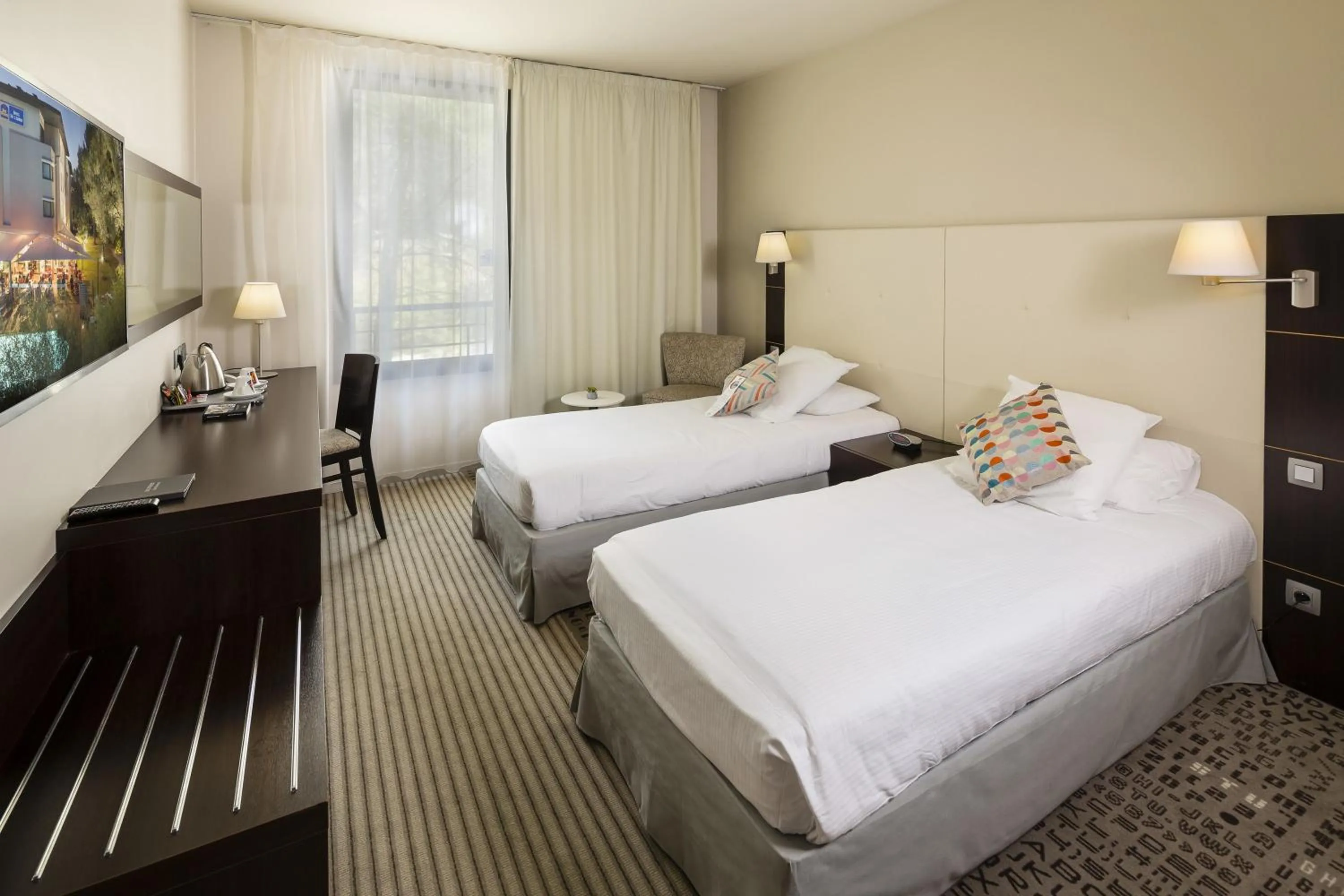 Bedroom, Bed in Mercure Aix-en-Provence La Duranne Gare TGV