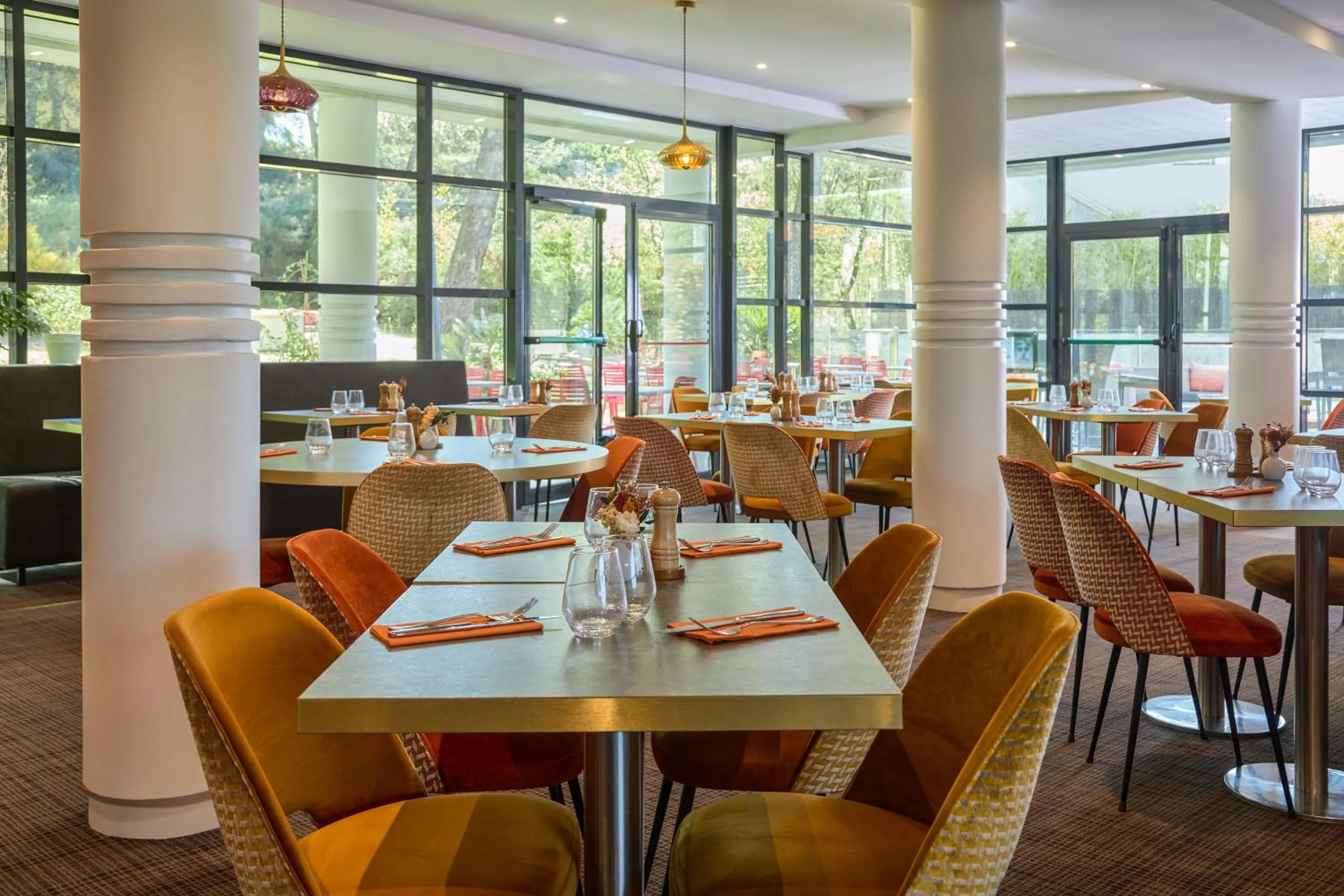 Restaurant/places to eat in Mercure Aix-en-Provence La Duranne Gare TGV