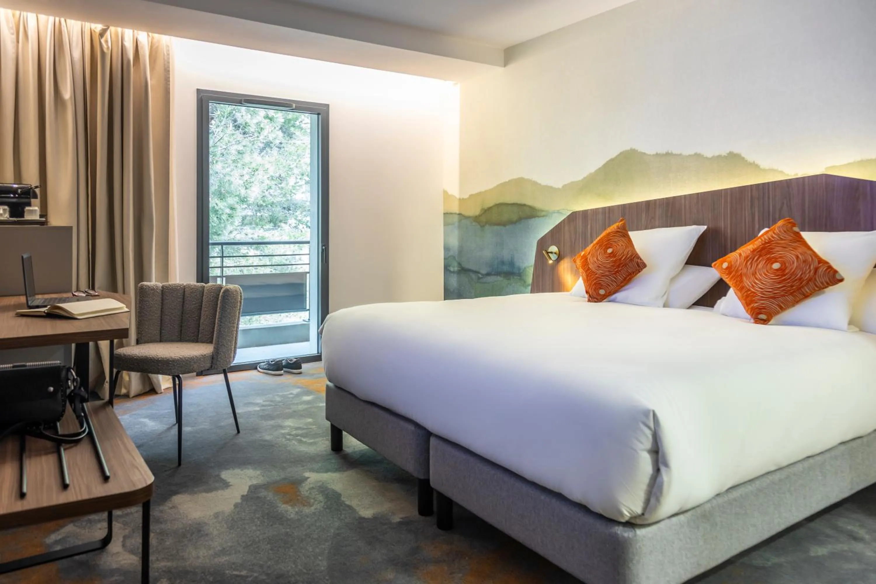 Bedroom, Bed in Mercure Aix-en-Provence La Duranne Gare TGV