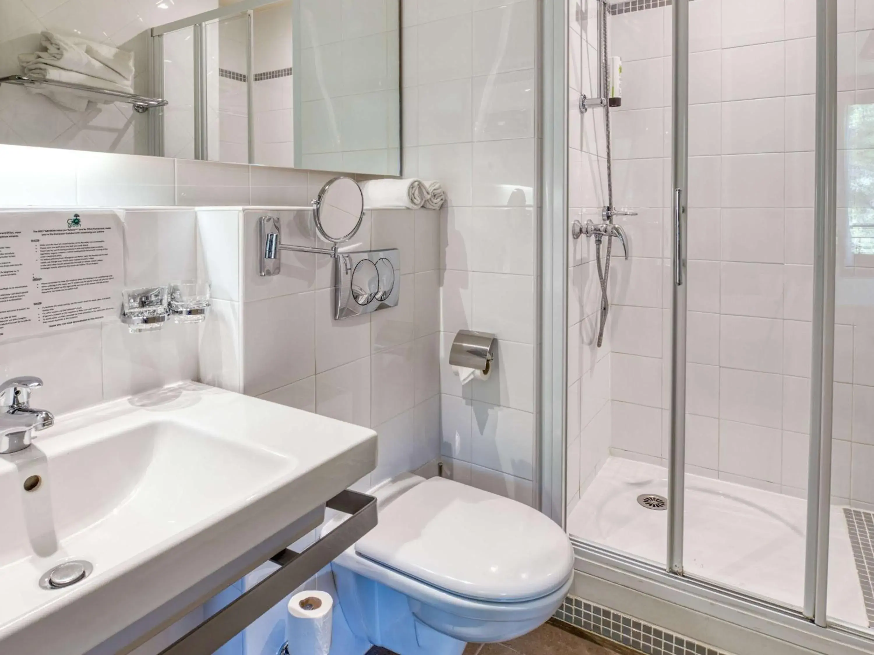 Bathroom in Best Western Hotel De Larbois