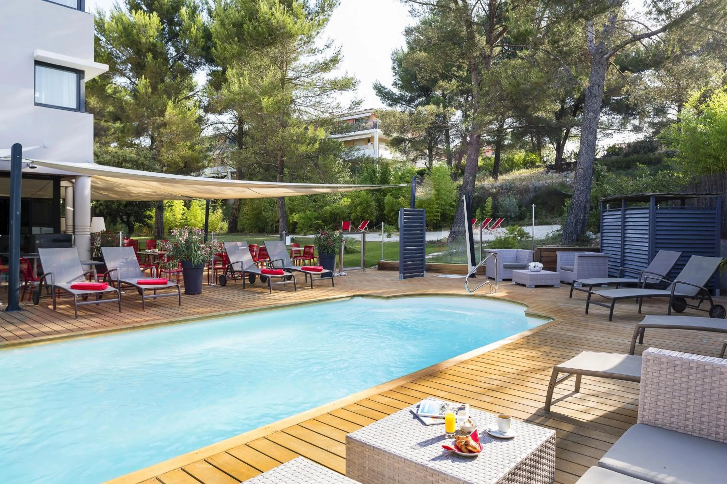 Swimming pool in Mercure Aix-en-Provence La Duranne Gare TGV
