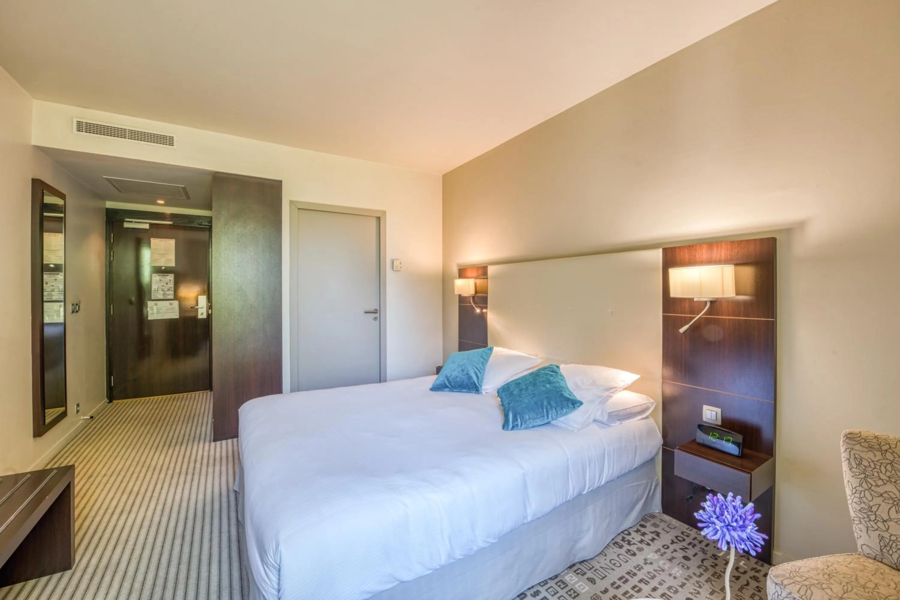 Bed in Mercure Aix-en-Provence La Duranne Gare TGV