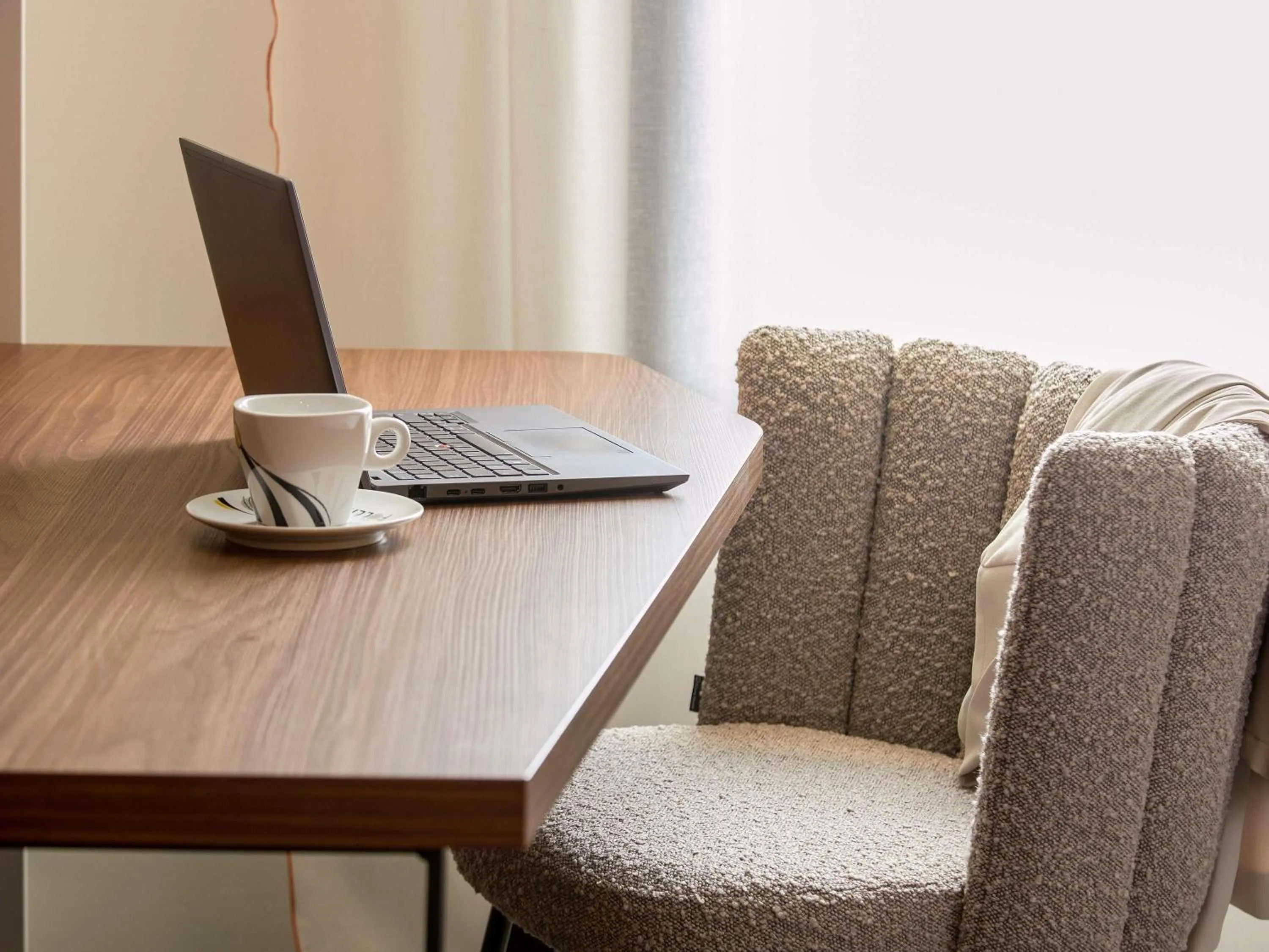 Seating area in Mercure Aix-en-Provence La Duranne Gare TGV