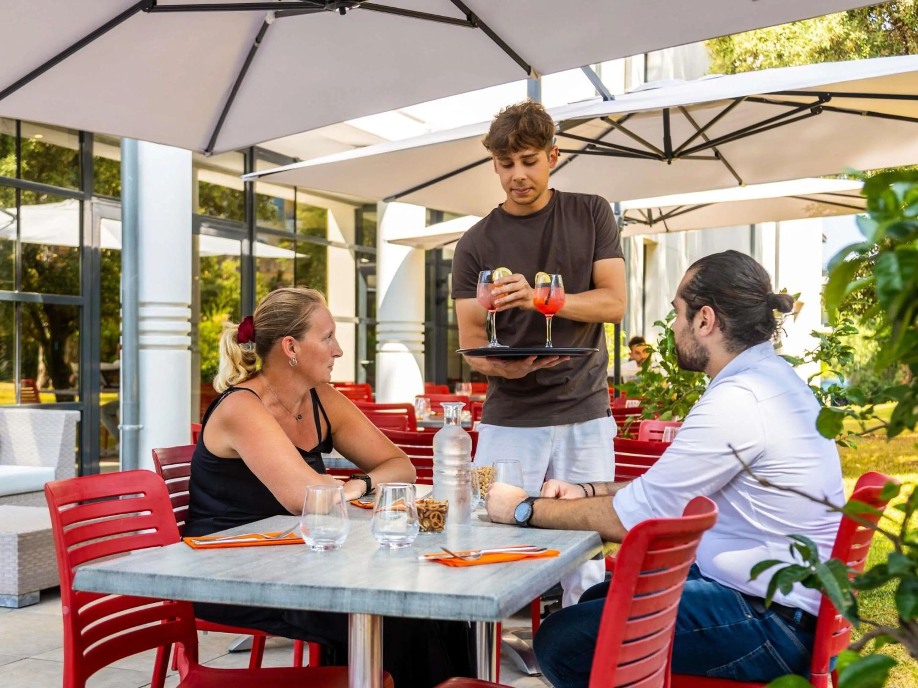 Restaurant/places to eat in Mercure Aix-en-Provence La Duranne Gare TGV