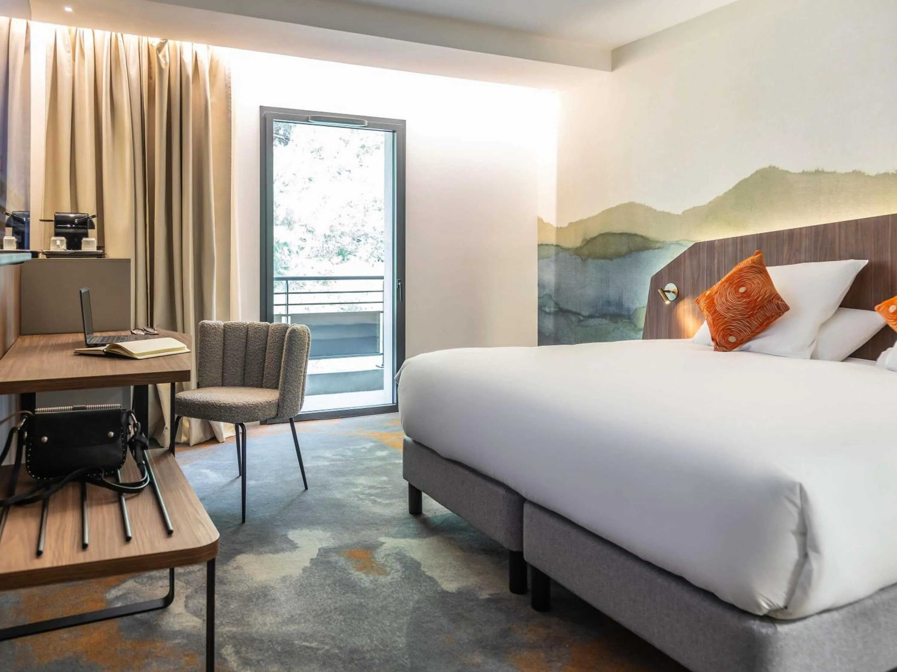 Bedroom, Bed in Mercure Aix-en-Provence La Duranne Gare TGV