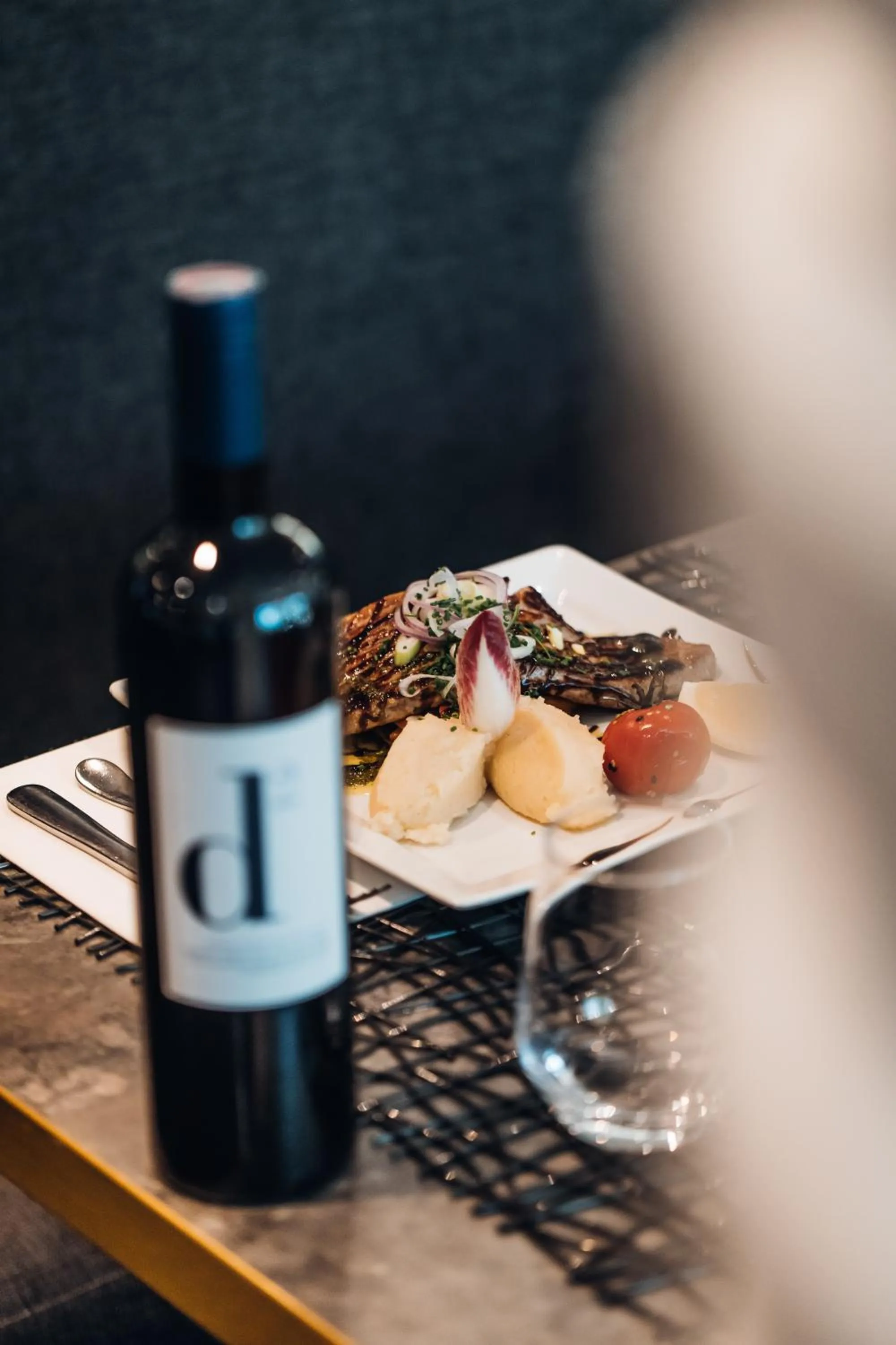 Restaurant/places to eat in Mercure Aix-en-Provence La Duranne Gare TGV