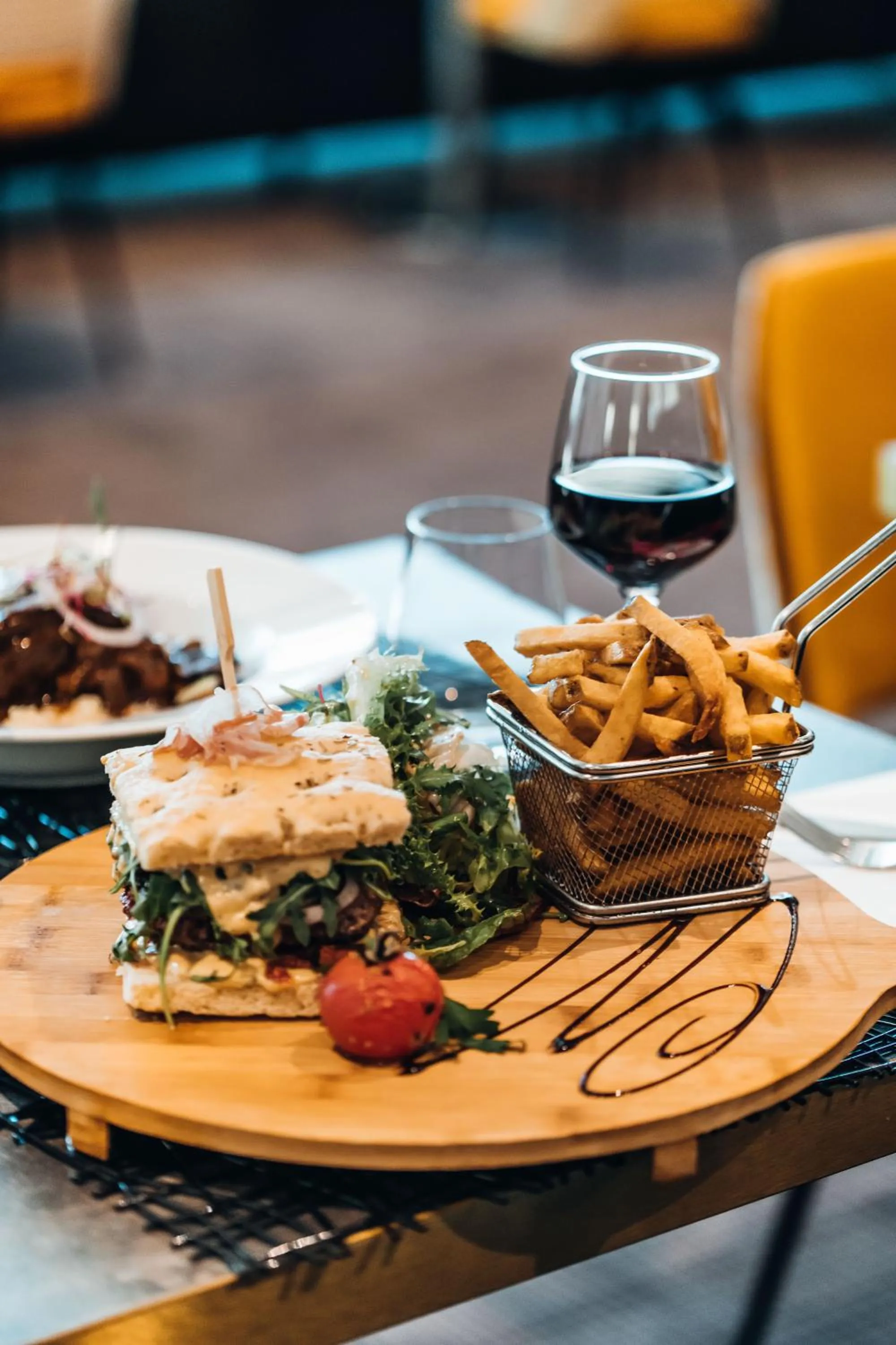 Restaurant/places to eat in Mercure Aix-en-Provence La Duranne Gare TGV