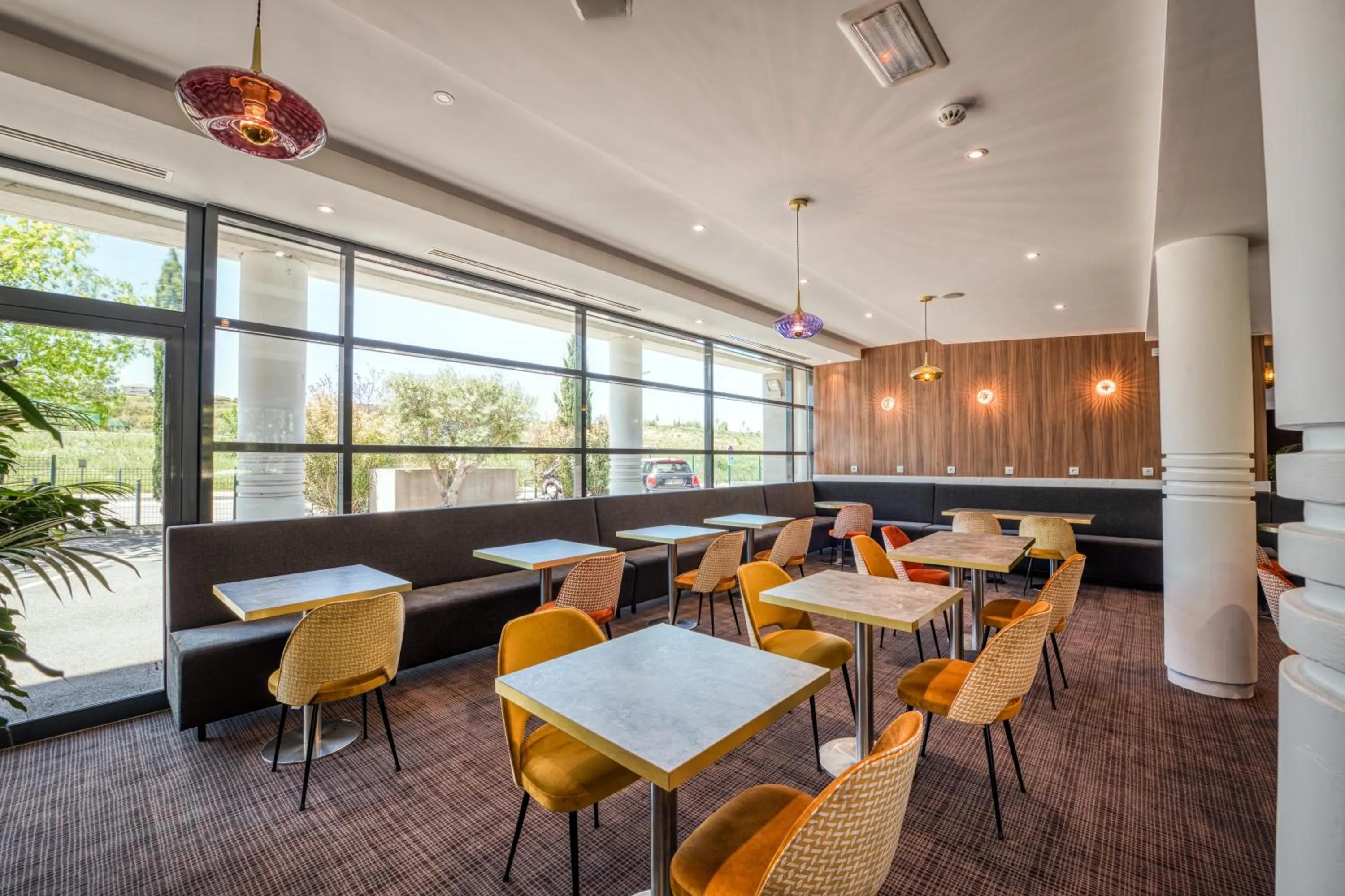 Restaurant/places to eat in Mercure Aix-en-Provence La Duranne Gare TGV