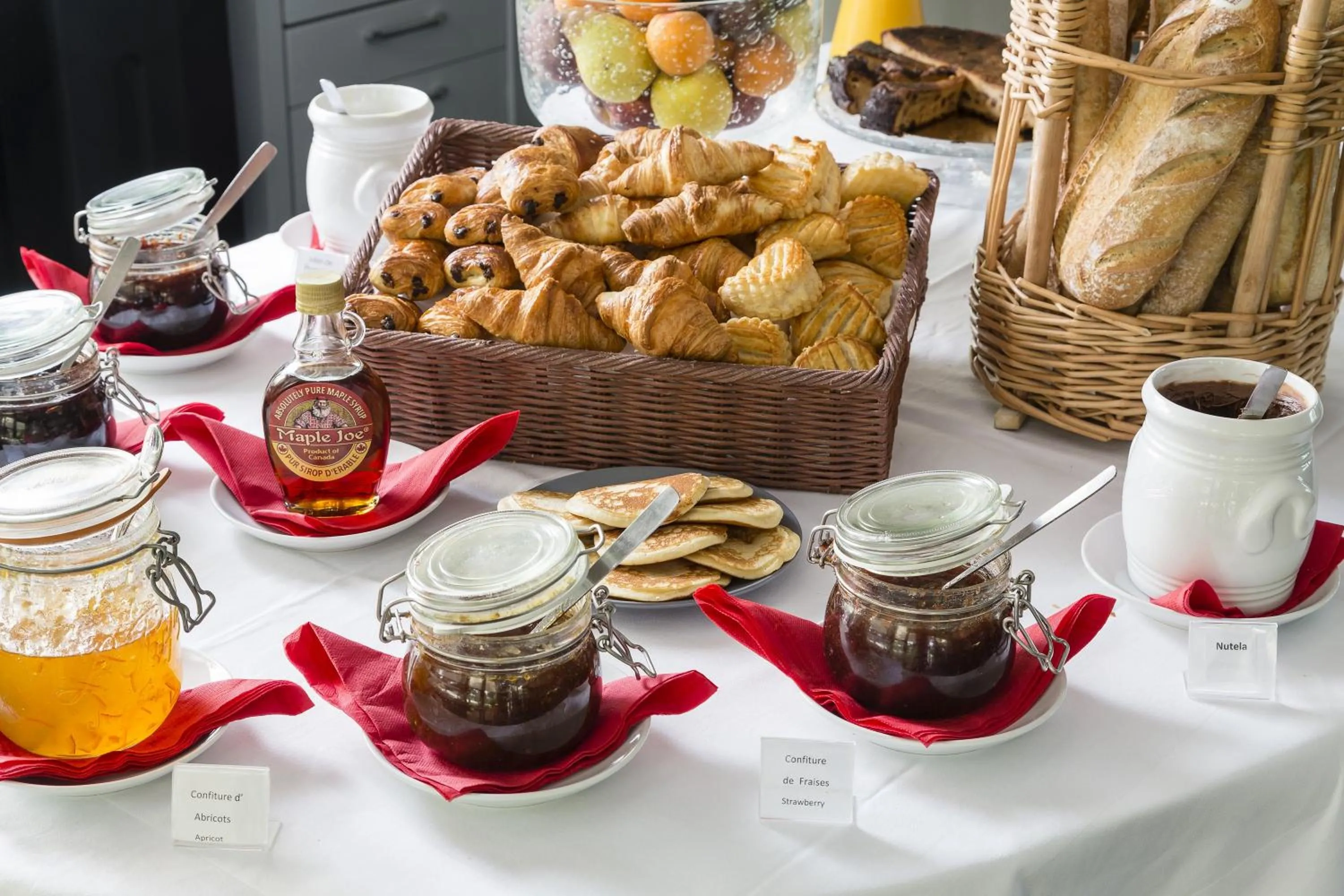 Buffet breakfast in Mercure Aix-en-Provence La Duranne Gare TGV