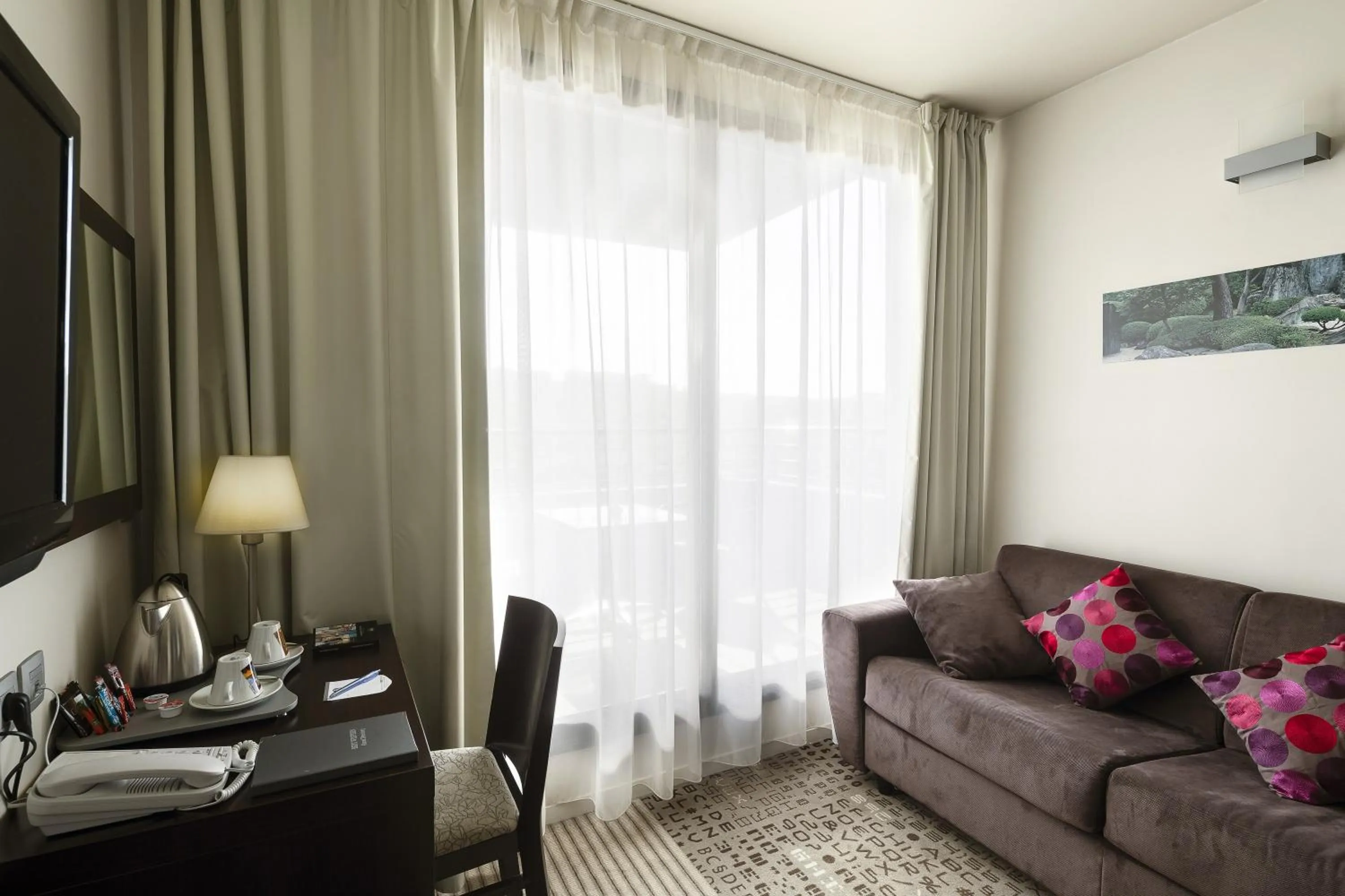 Seating area in Mercure Aix-en-Provence La Duranne Gare TGV