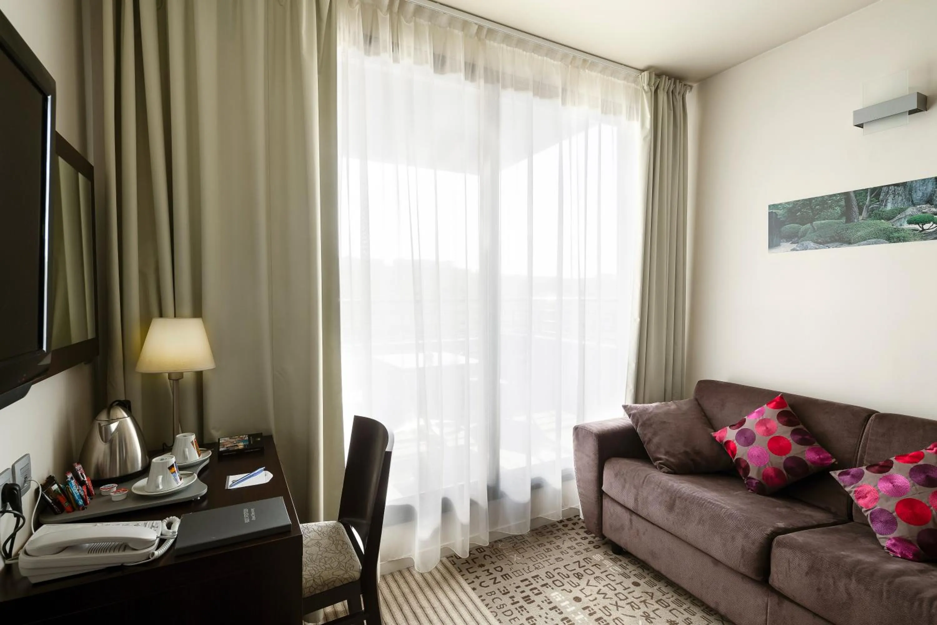 Coffee/tea facilities in Mercure Aix-en-Provence La Duranne Gare TGV