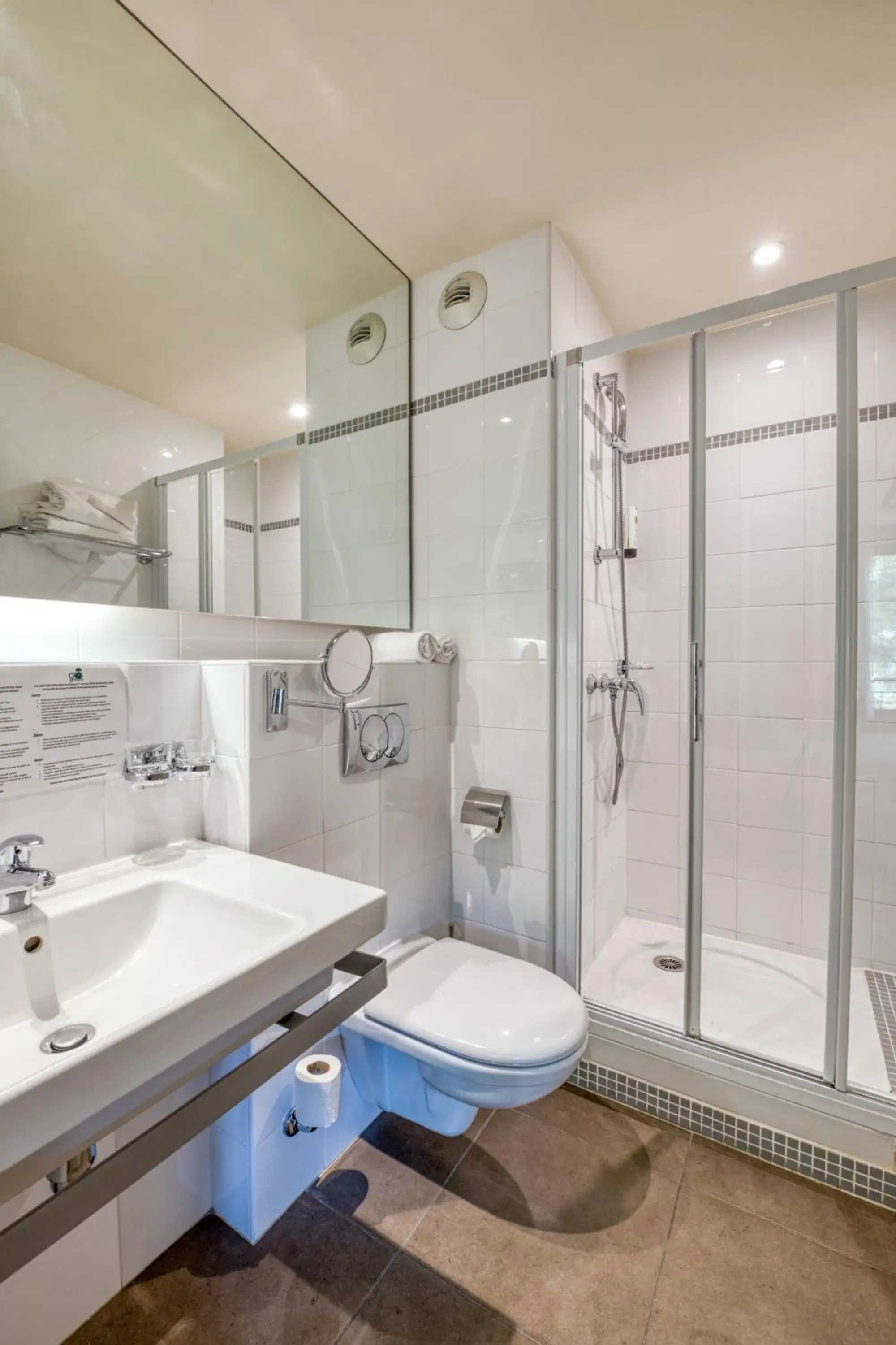 Shower, Bathroom in Best Western Hotel De Larbois