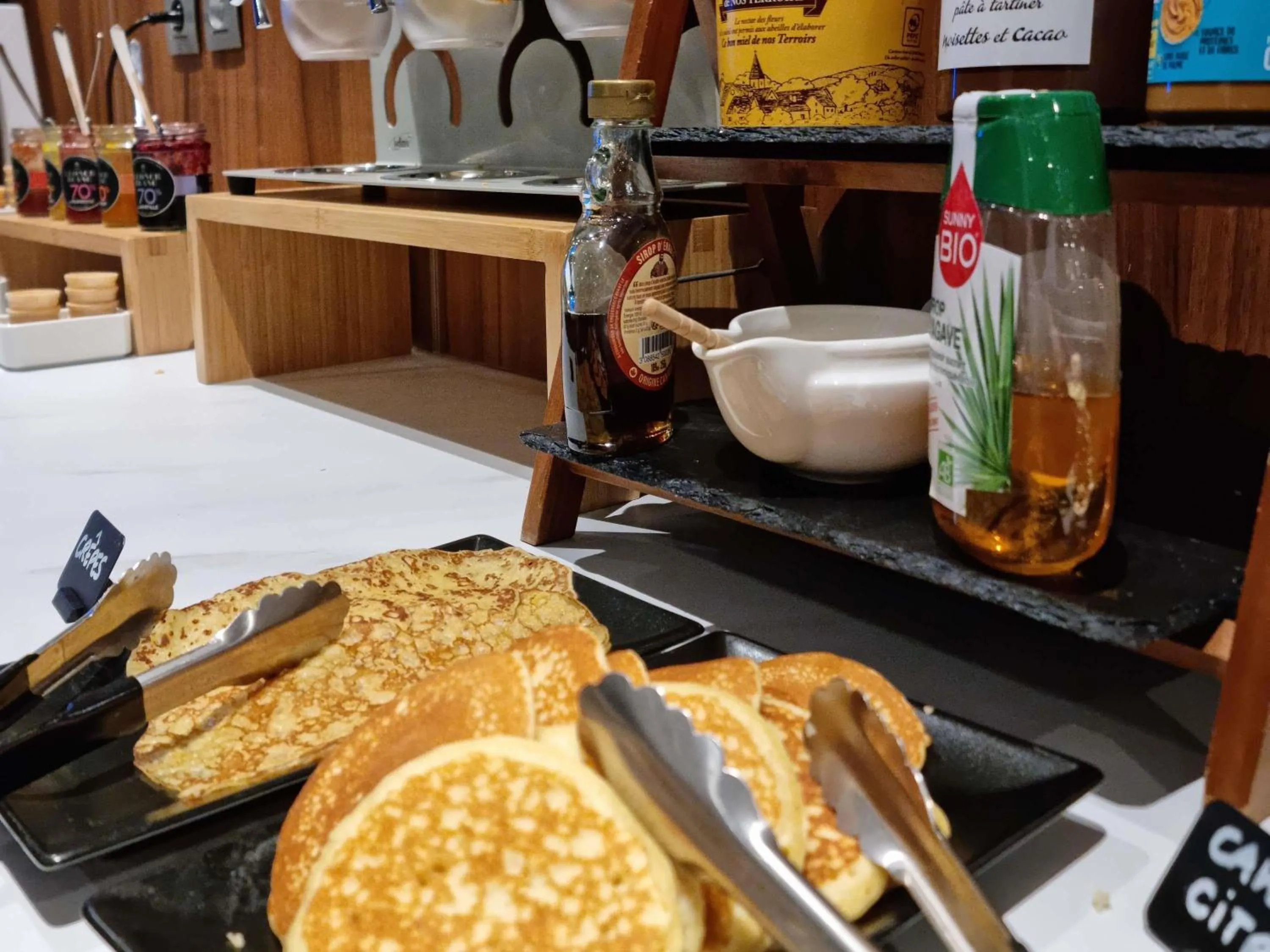 Breakfast in Mercure Aix-en-Provence La Duranne Gare TGV