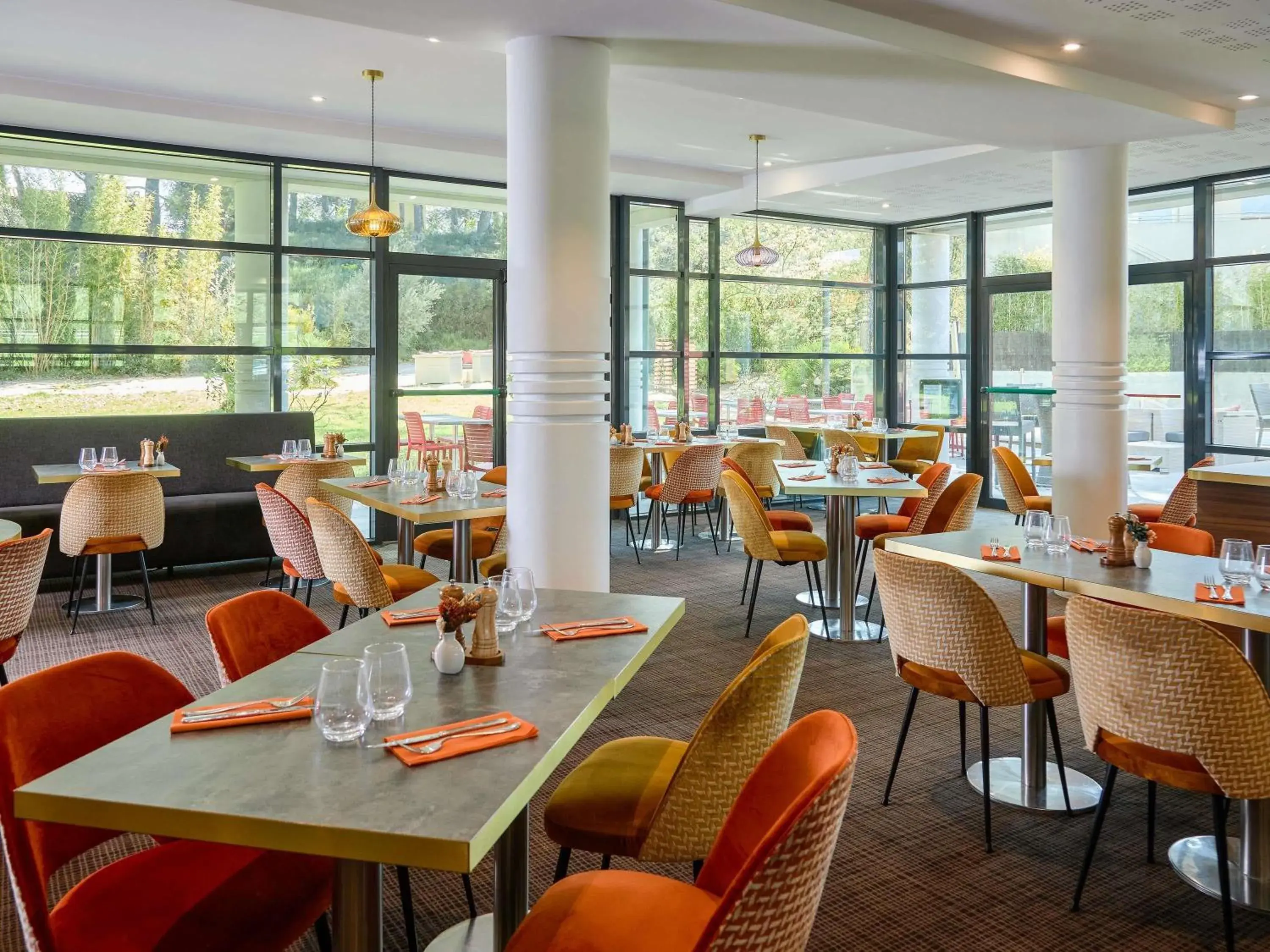 Restaurant/places to eat in Mercure Aix-en-Provence La Duranne Gare TGV Restaurant/places to eat in Mercure Aix-en-Provence La Duranne Gare TGV