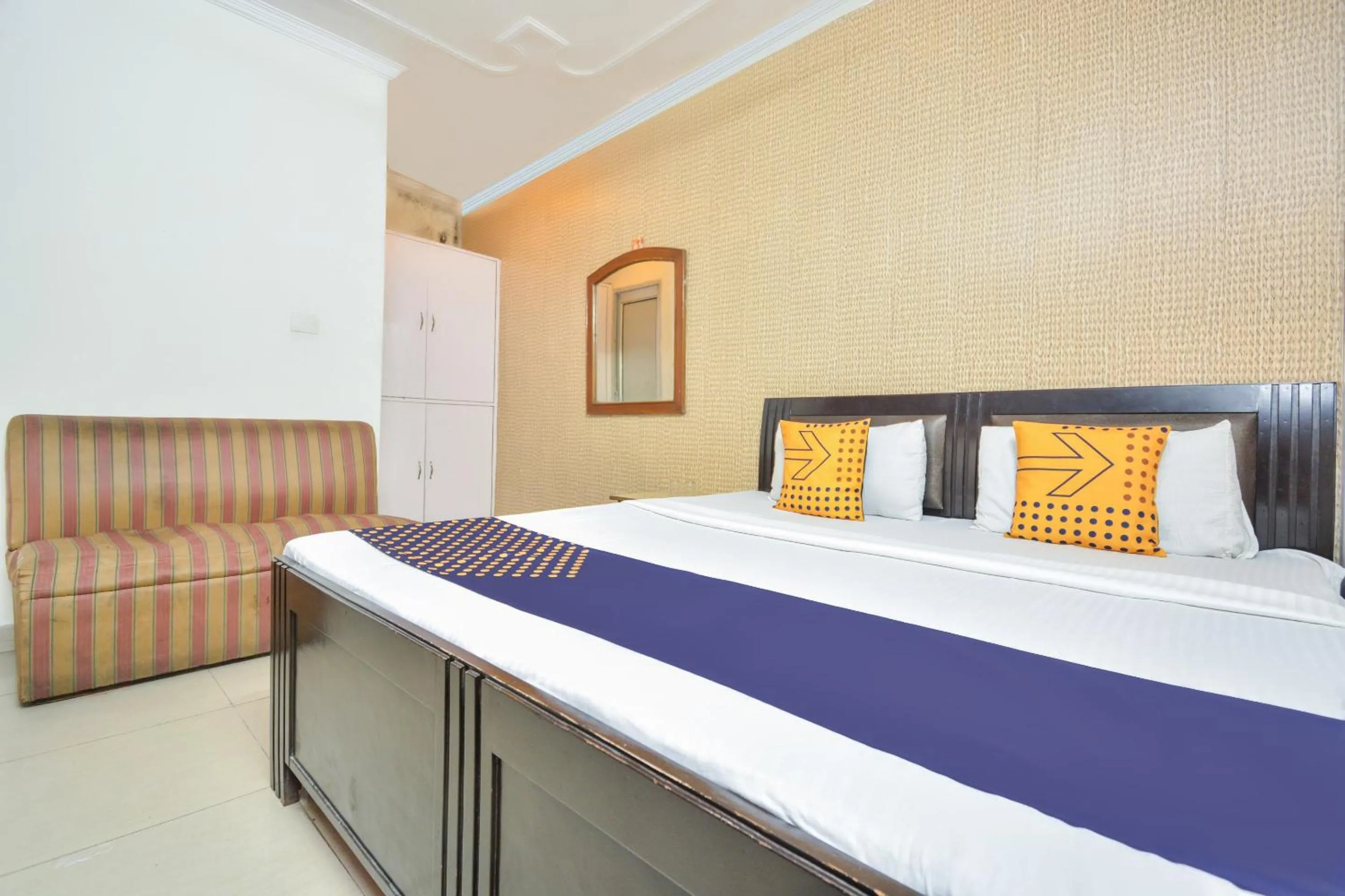 Bedroom, Bed in SPOT ON 36686 Hotel Om Shanti Palace