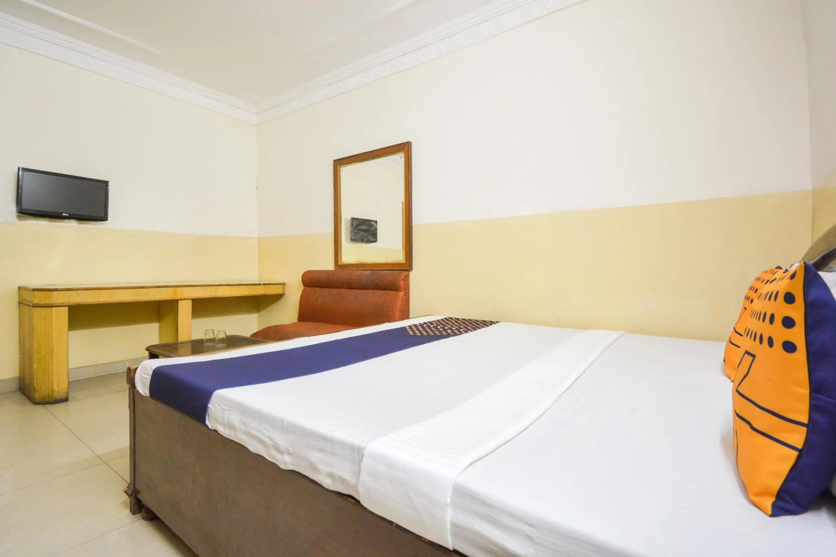 Bedroom, Bed in SPOT ON 36686 Hotel Om Shanti Palace