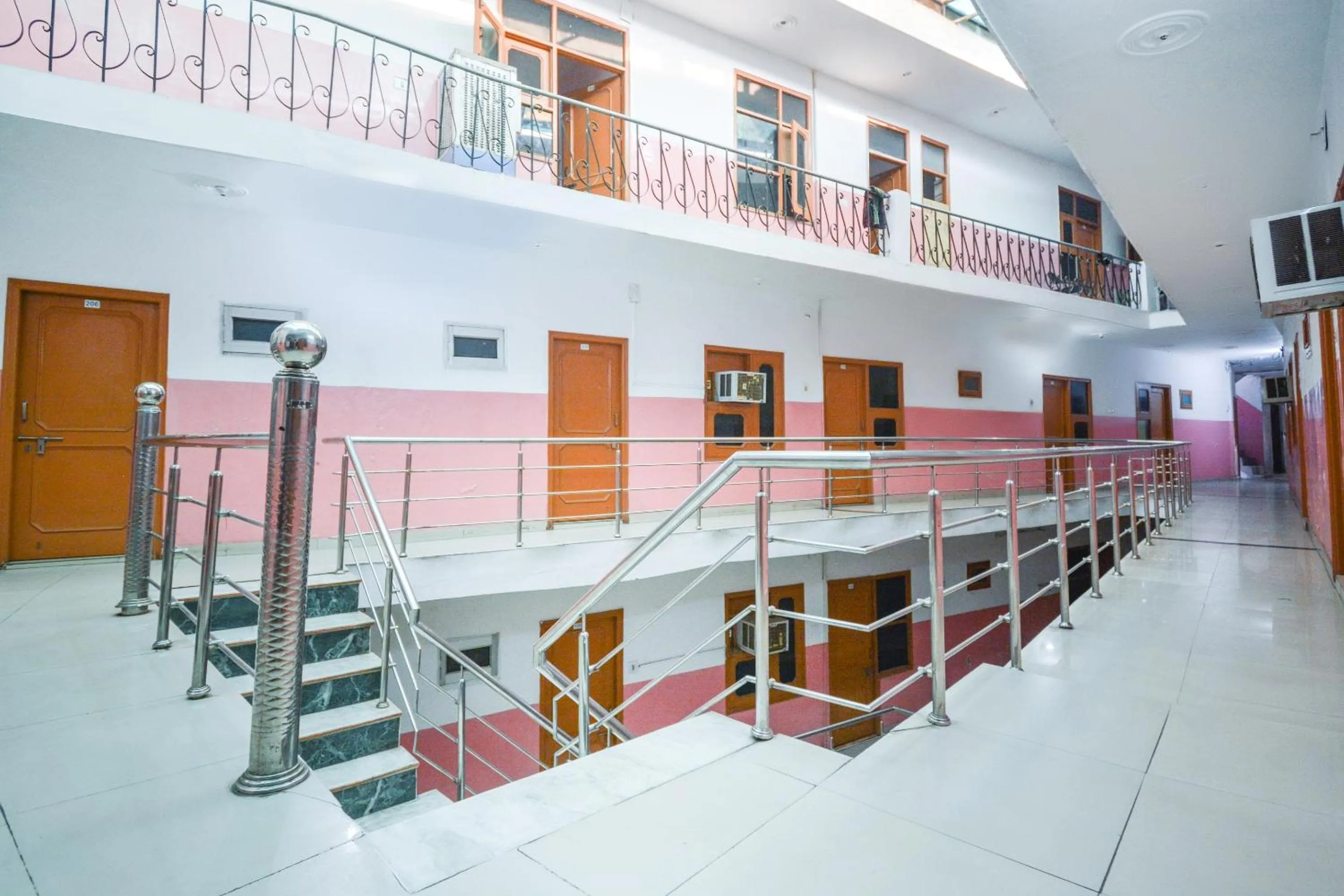 Lobby or reception in SPOT ON 36686 Hotel Om Shanti Palace