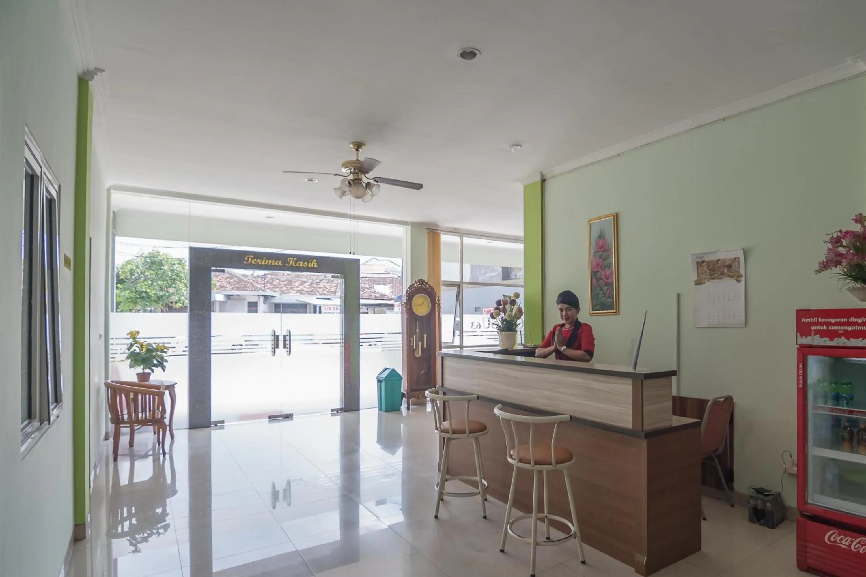 Lobby or reception in RedDoorz at Hotel Griya Gatsu Lampung