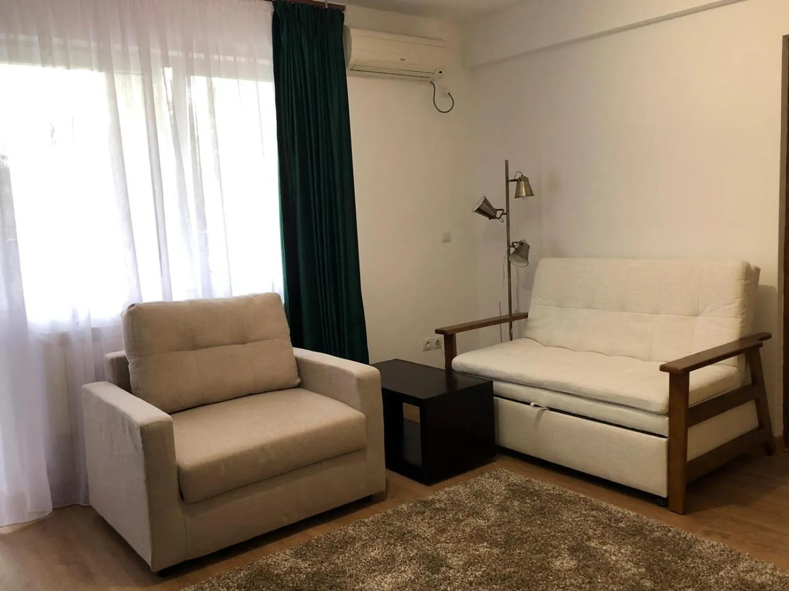 Living room, Bed in Hotel THR Center