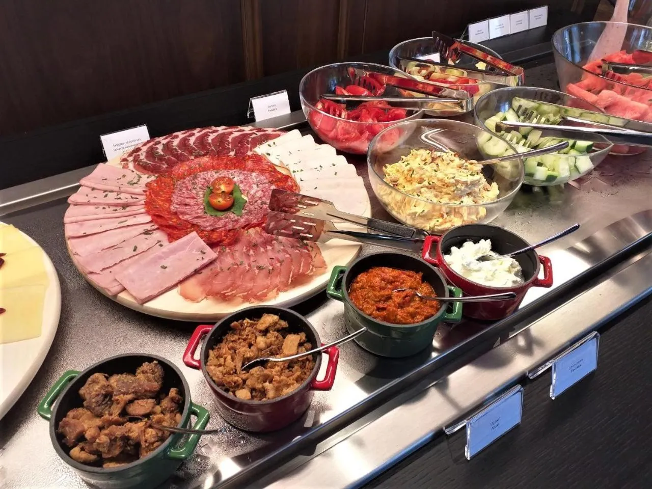 Buffet breakfast in Hotel Centar No.1