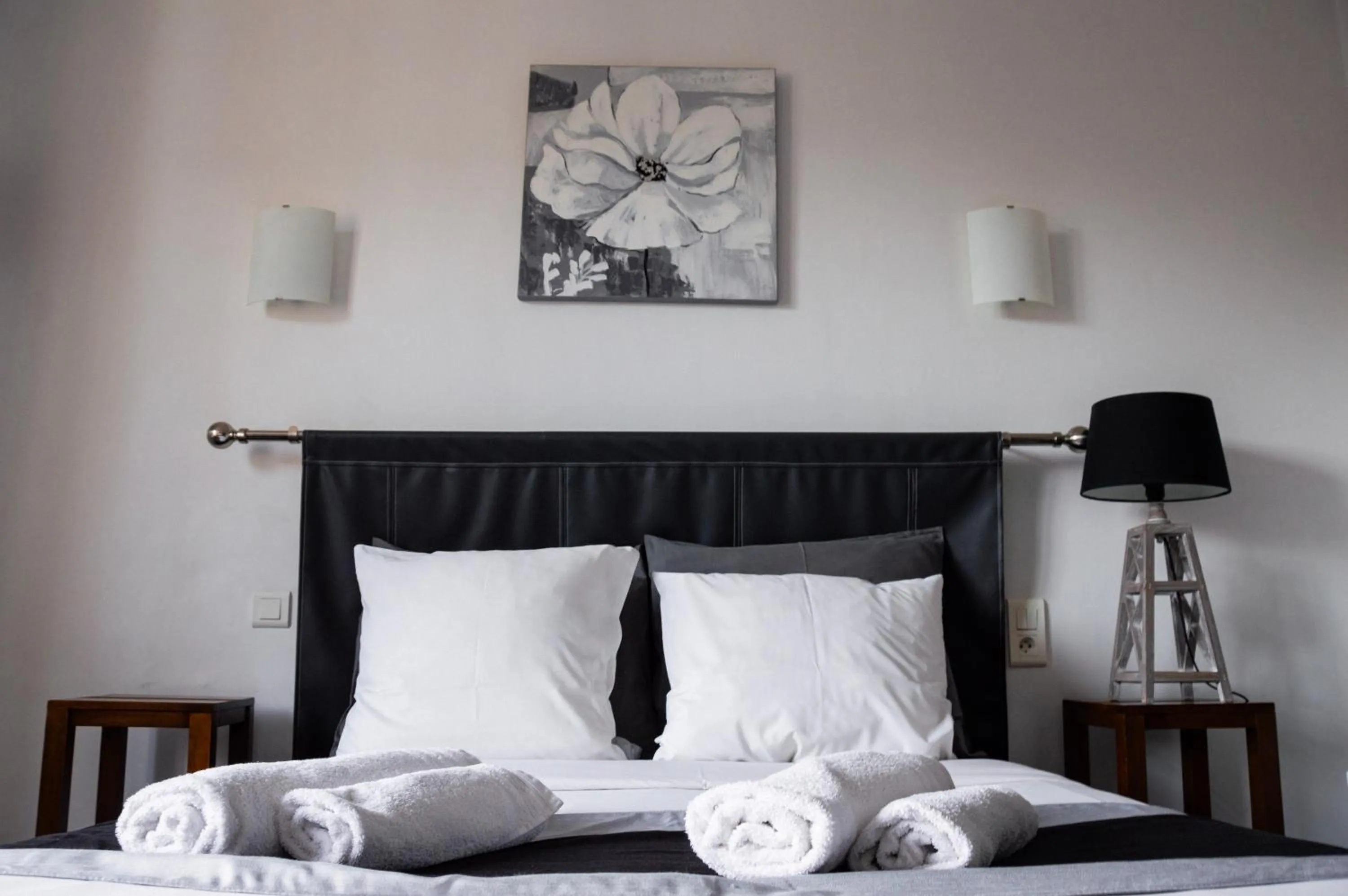 Bedroom, Bed in Hôtel Le Tivoli