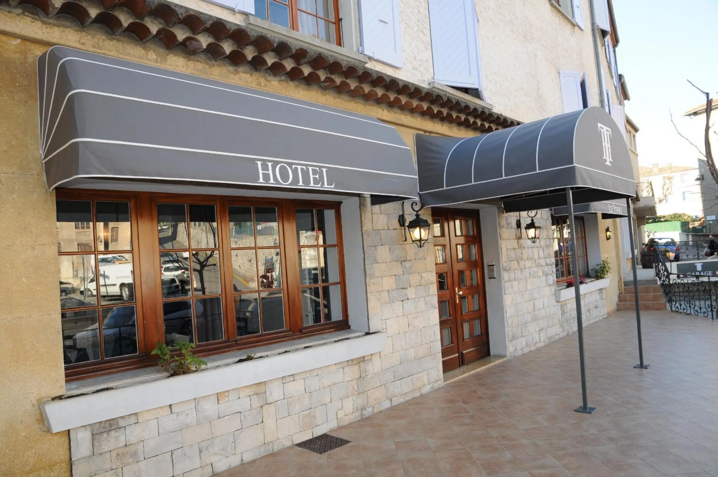 Property building in Hôtel Le Tivoli