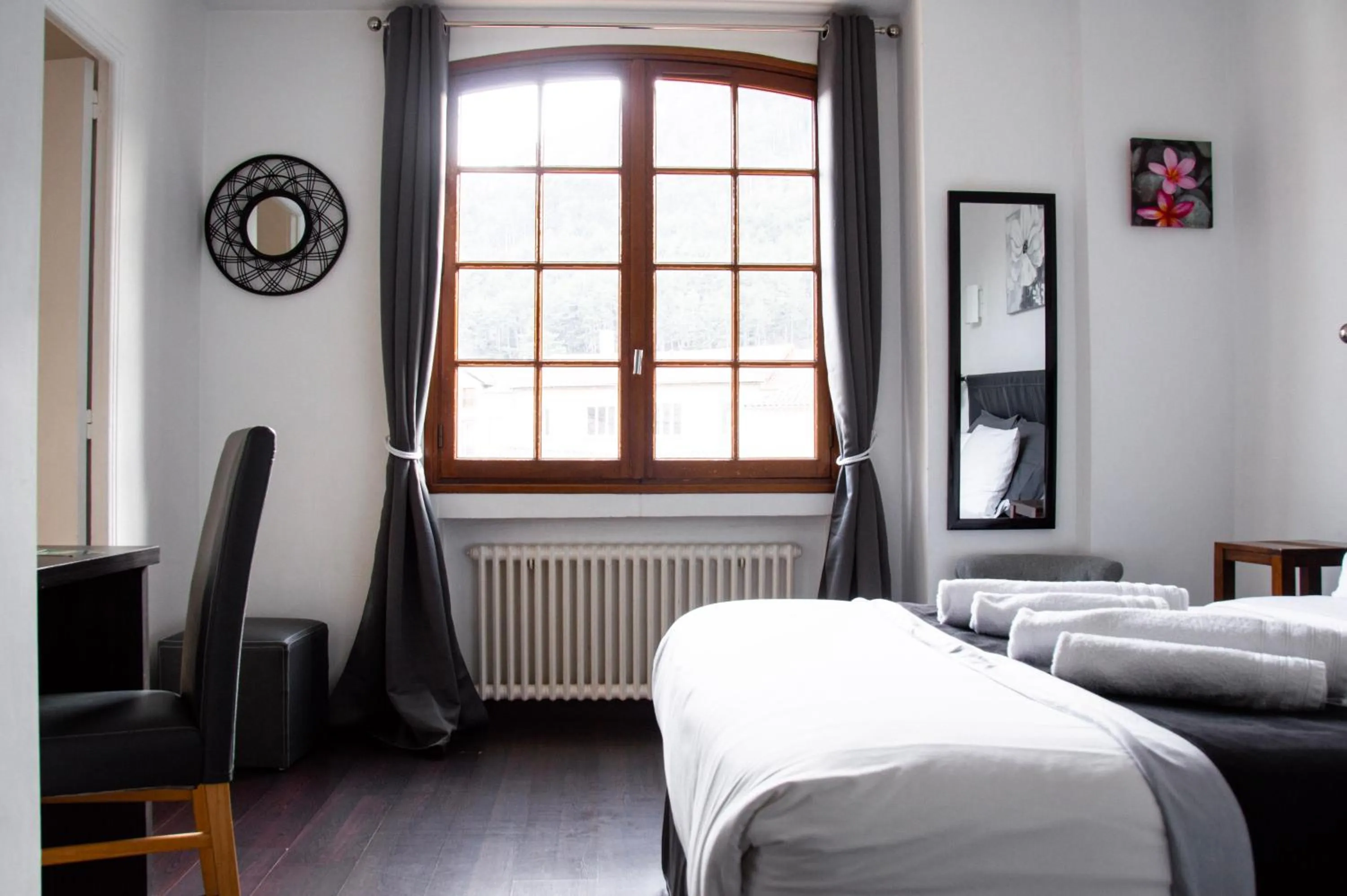 Bedroom, Bed in Hôtel Le Tivoli