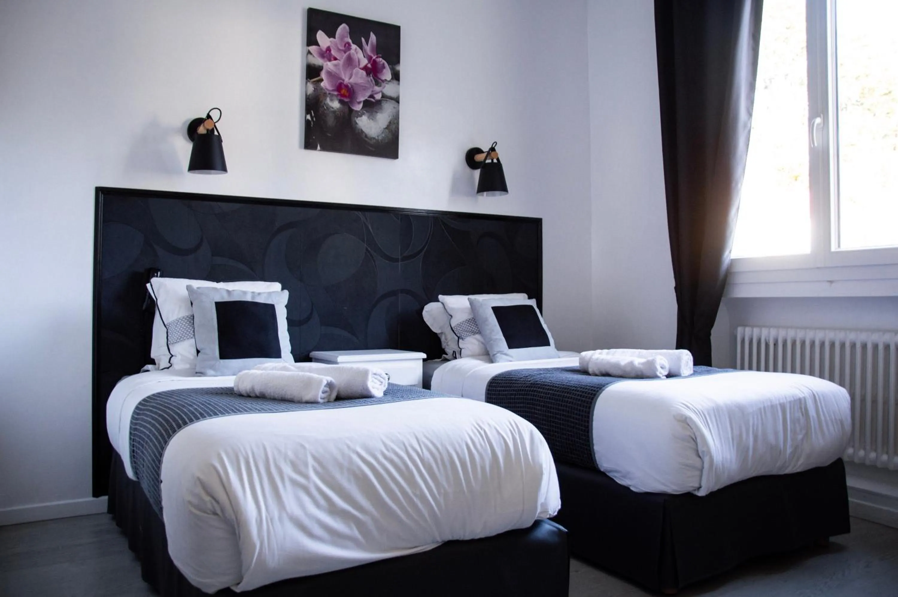 Bedroom, Bed in Hôtel Le Tivoli