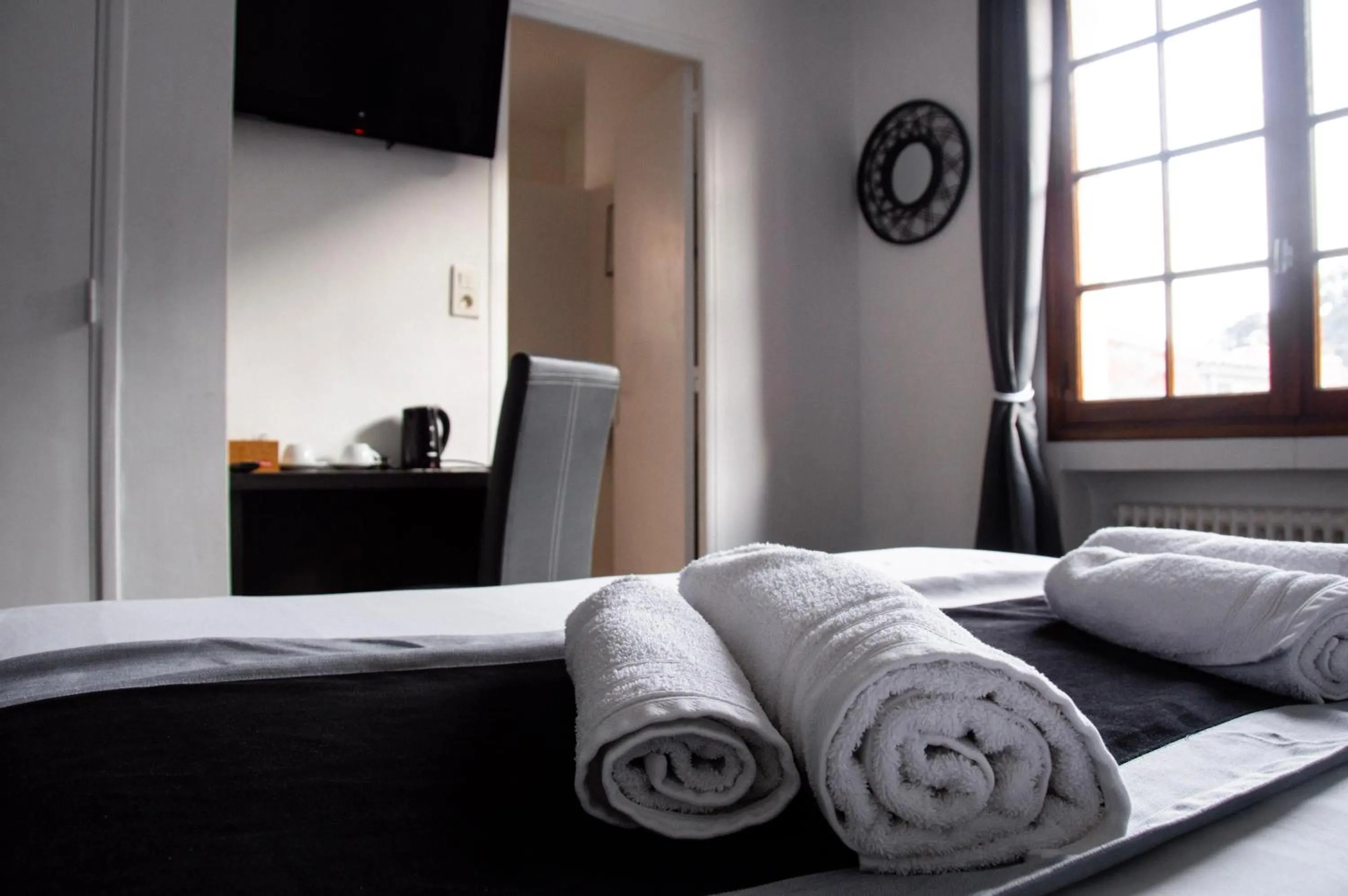 Bedroom, Bed in Hôtel Le Tivoli