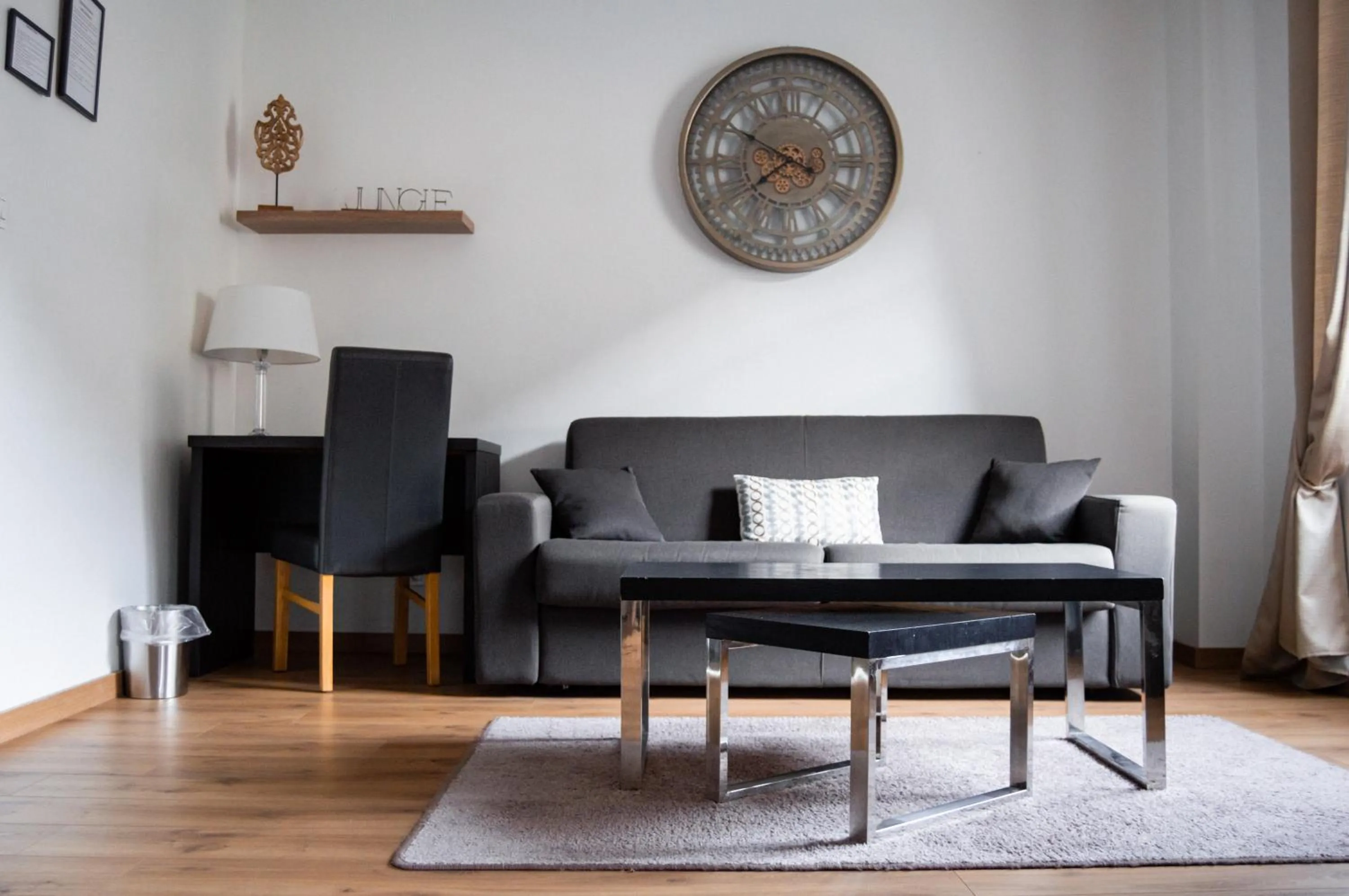 Bedroom in Hôtel Le Tivoli