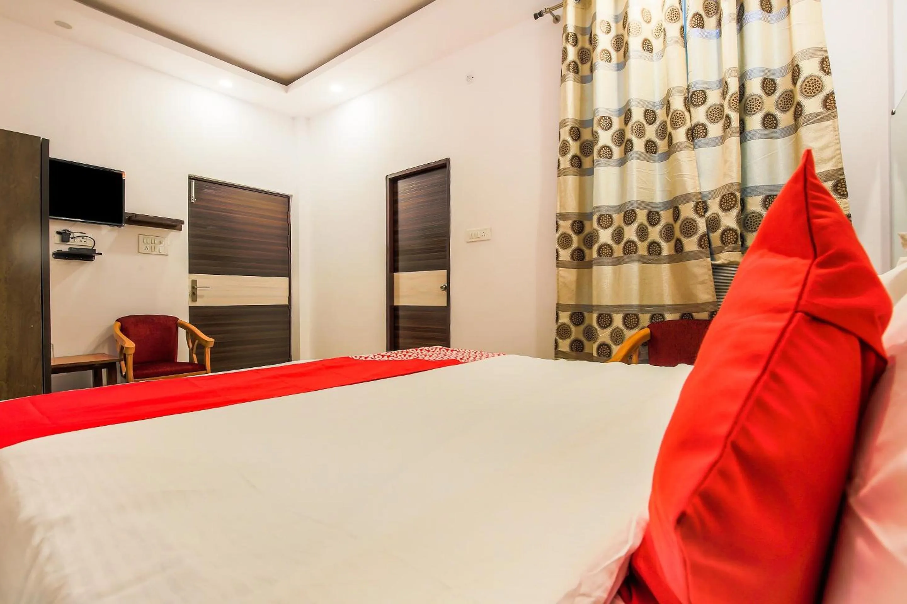 Bedroom, Bed in Hotel O Vaibhav laxmi Paradise