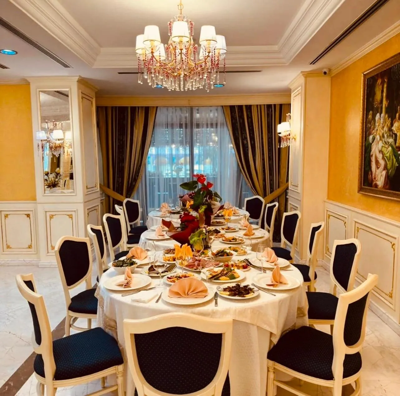 Restaurant/places to eat in Hotel Fieri