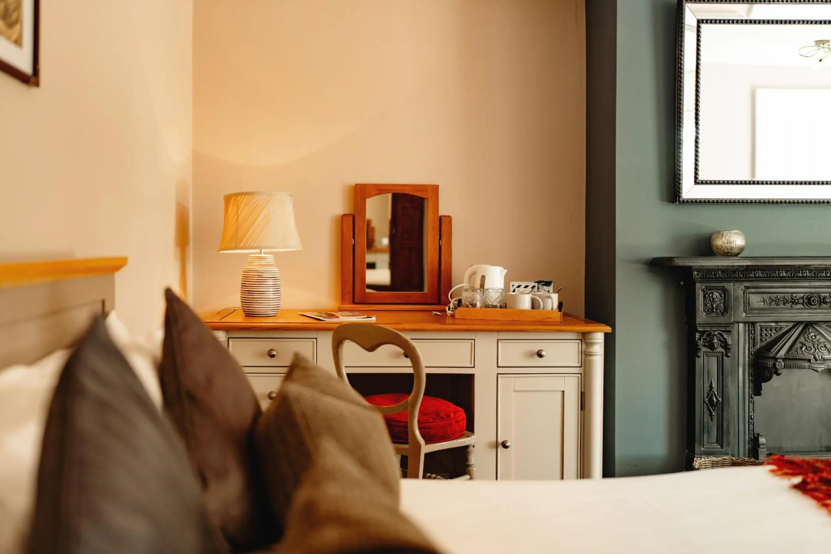 Bedroom, Bed in Wheatacre White Lion Bedroom, Bed in Wheatacre White Lion