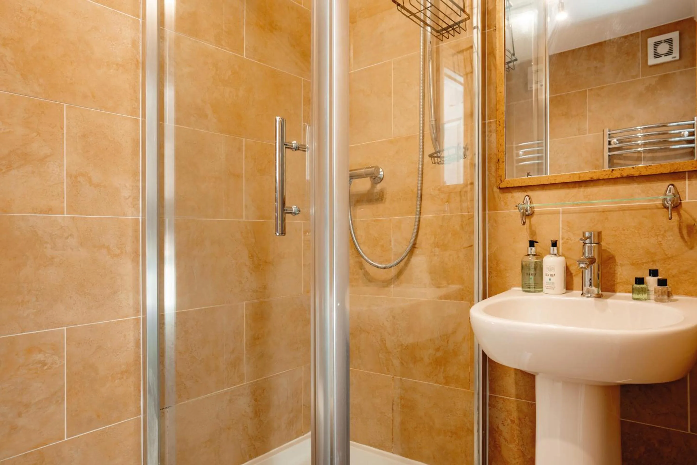 Bathroom in Wheatacre White Lion