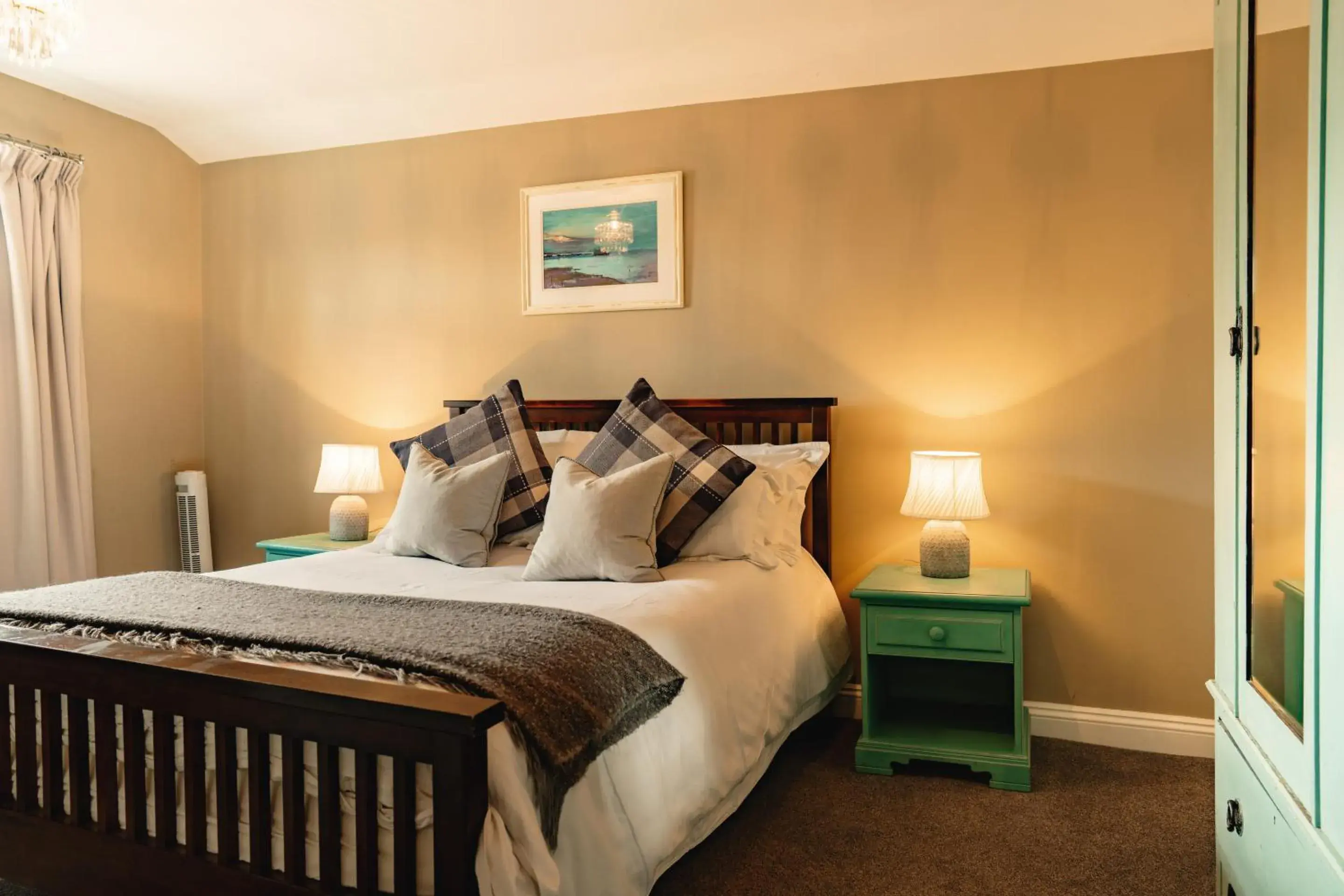 Bedroom, Bed in Wheatacre White Lion Bedroom, Bed in Wheatacre White Lion