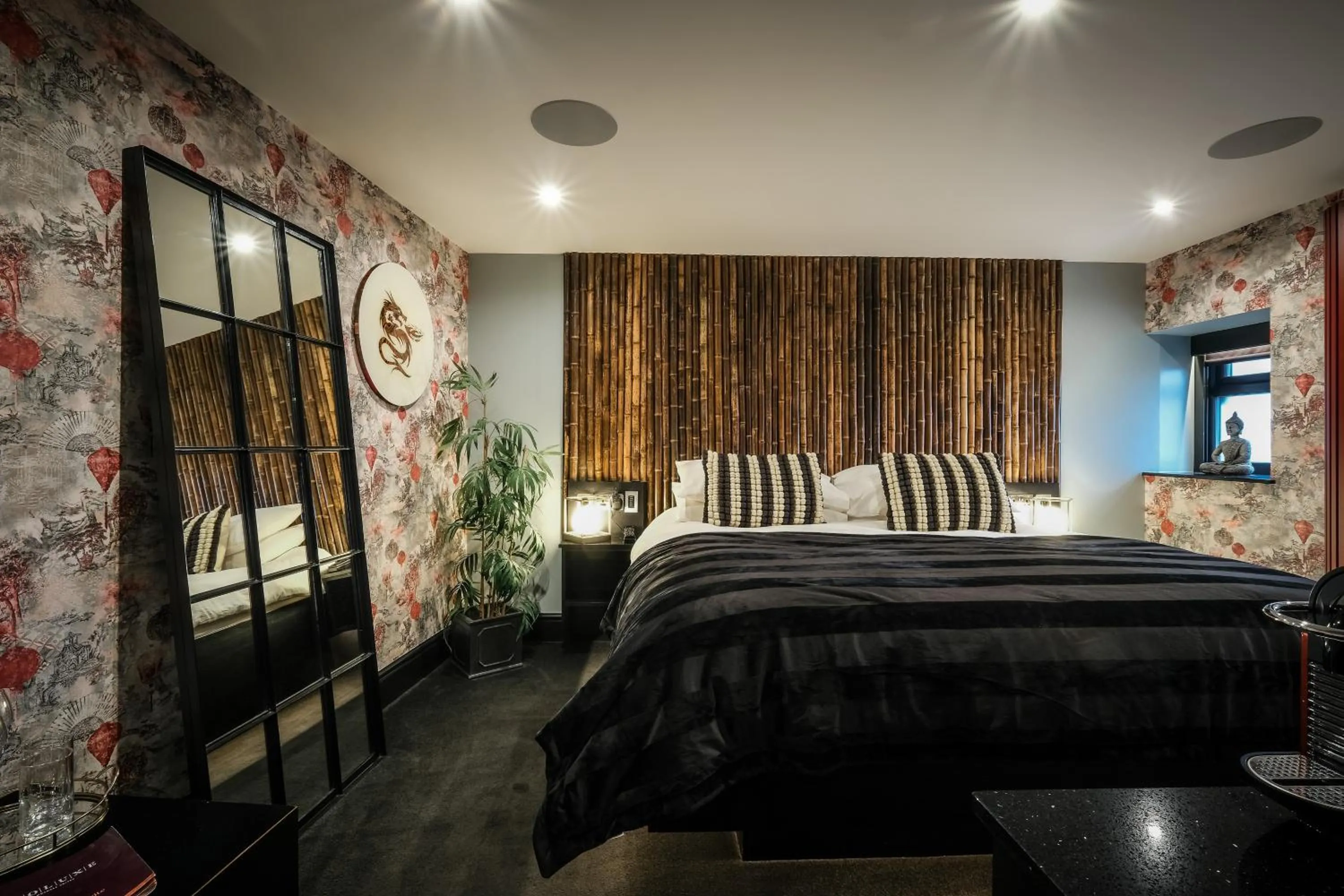 Bedroom, Bed in Absoluxe Suites